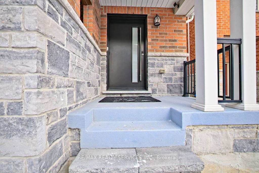 Photo 5 of 808 Audley Road N, Ajax, Central East — HOMEH