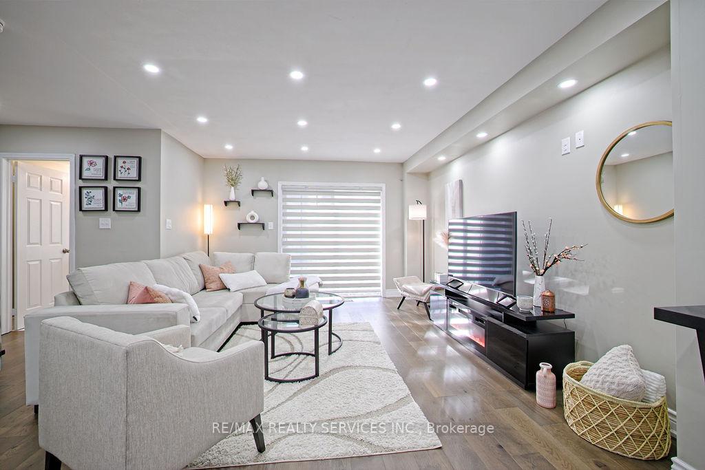 Photo 10 of 808 Audley Road N, Ajax, Central East — HOMEH