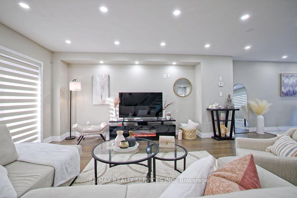 Photo 13 of 808 Audley Road N, Ajax, Central East — HOMEH