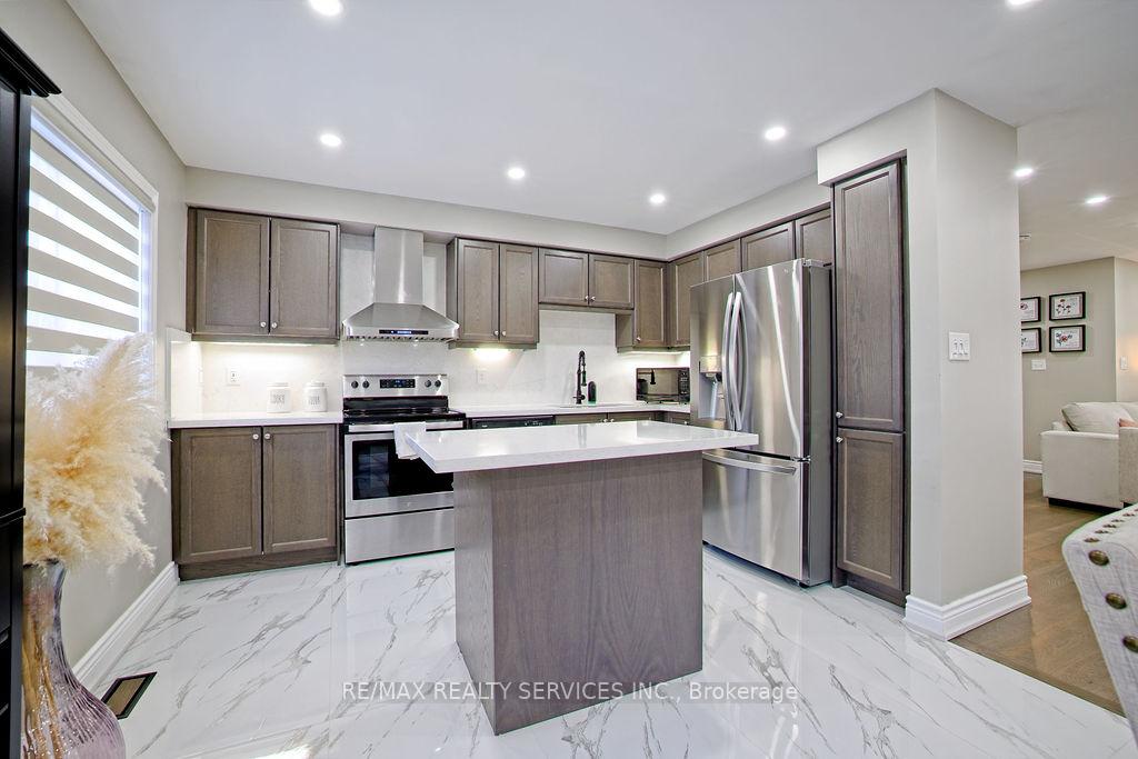 Photo 16 of 808 Audley Road N, Ajax, Central East — HOMEH