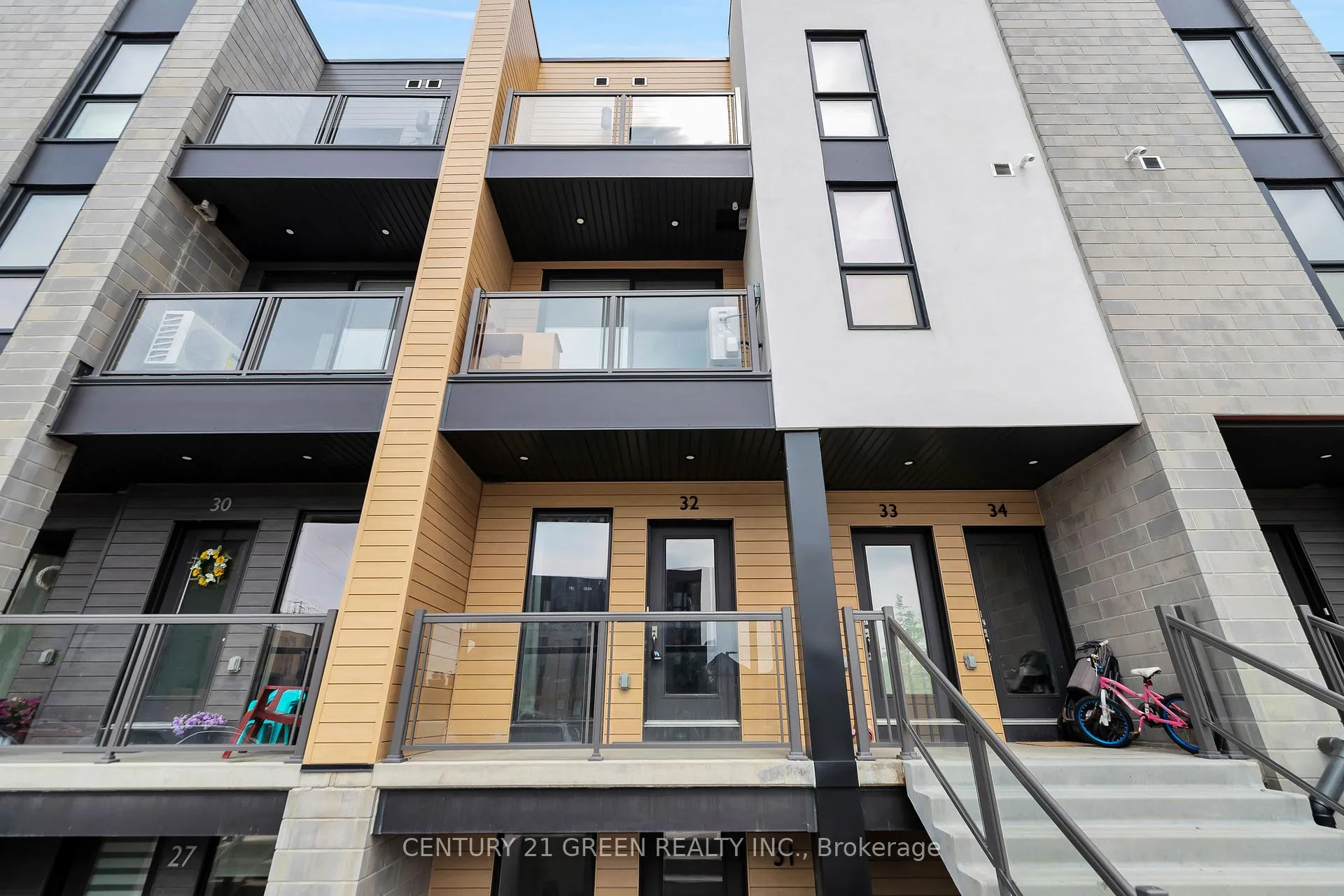 Photo 3 of Unit 32, 261 Woodbine Avenue, Kitchener, Huron Park — HOMEH