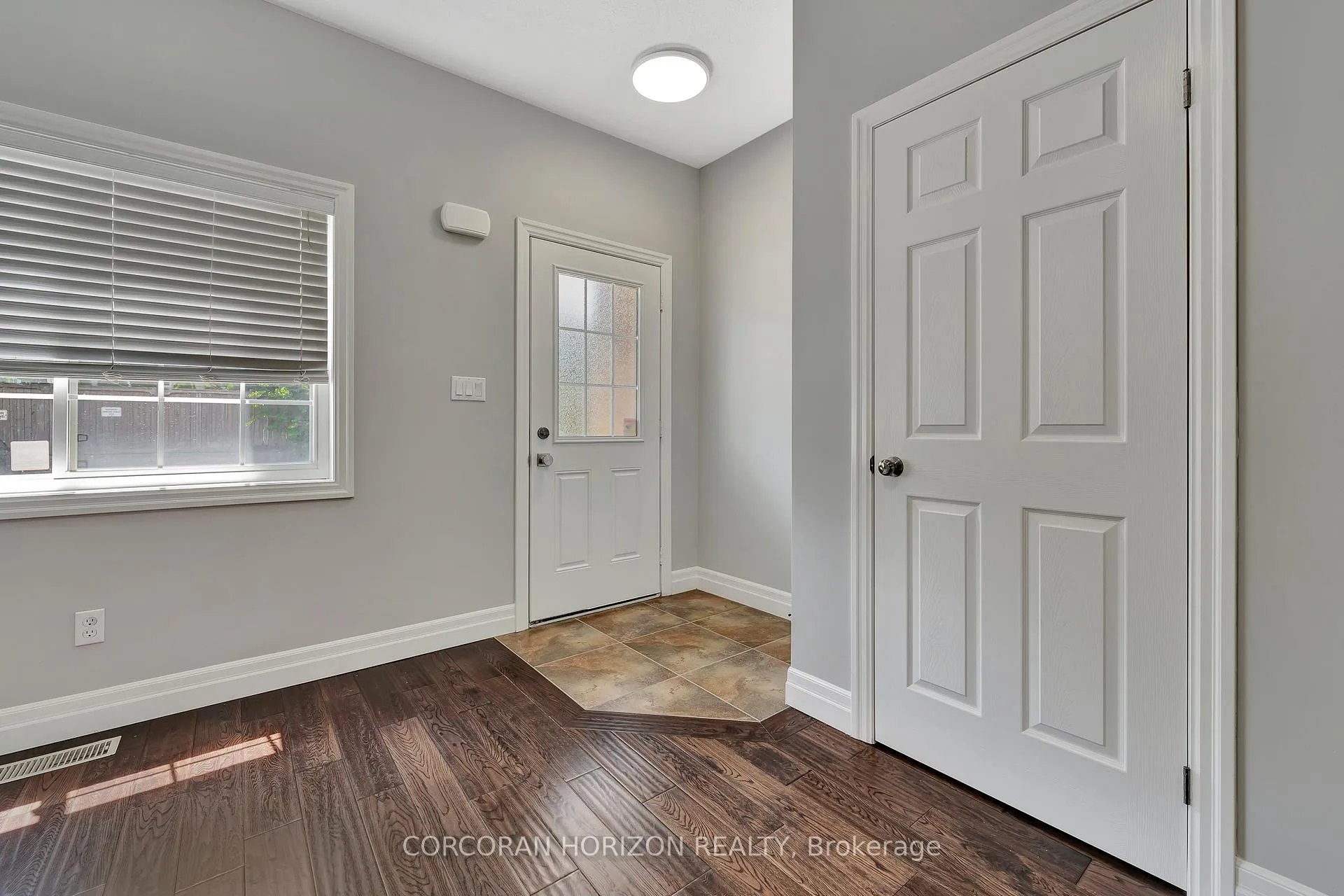 Photo 4 of Unit 15, 1180 Countrystone Drive, Kitchener — HOMEH