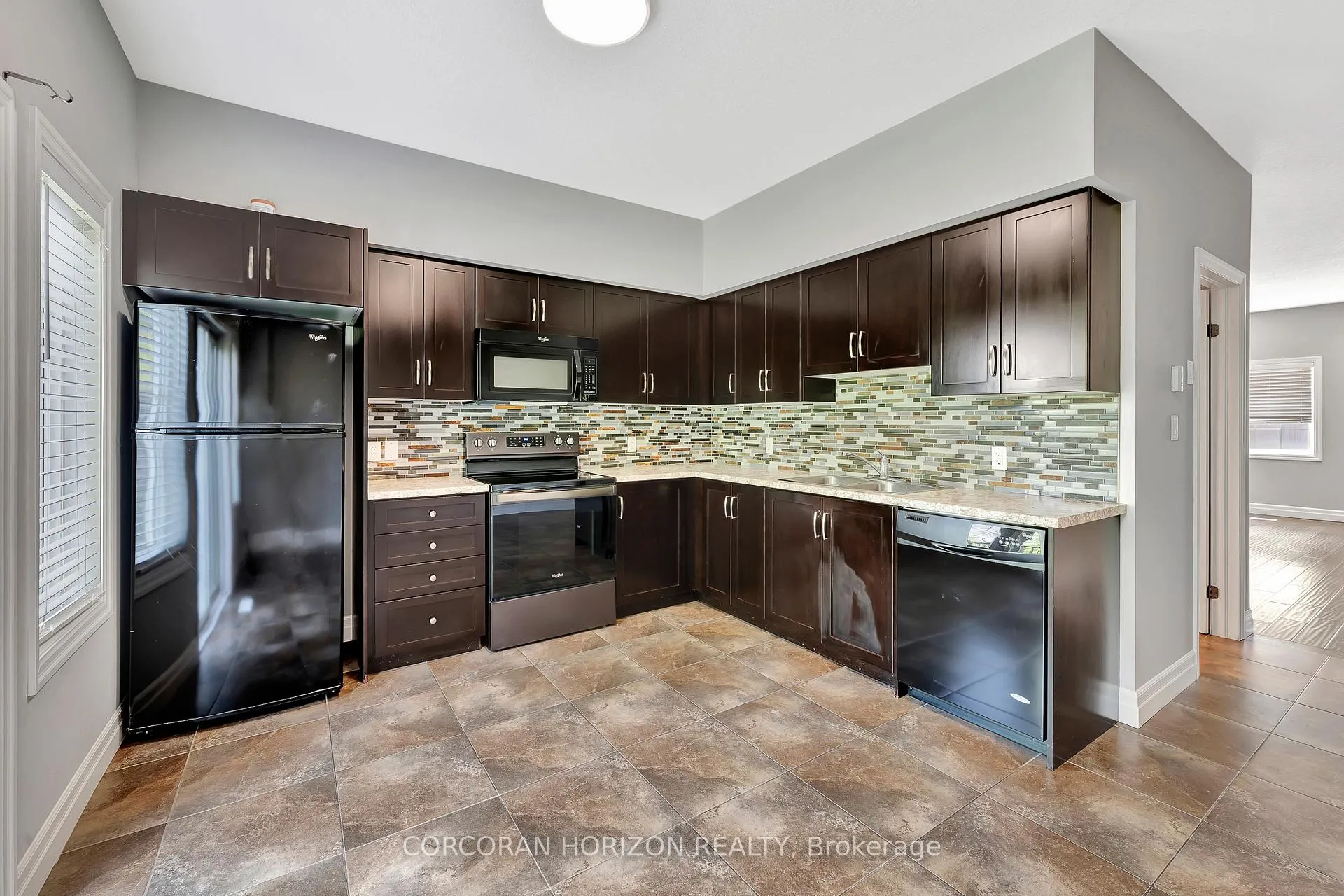 Photo 11 of Unit 15, 1180 Countrystone Drive, Kitchener — HOMEH