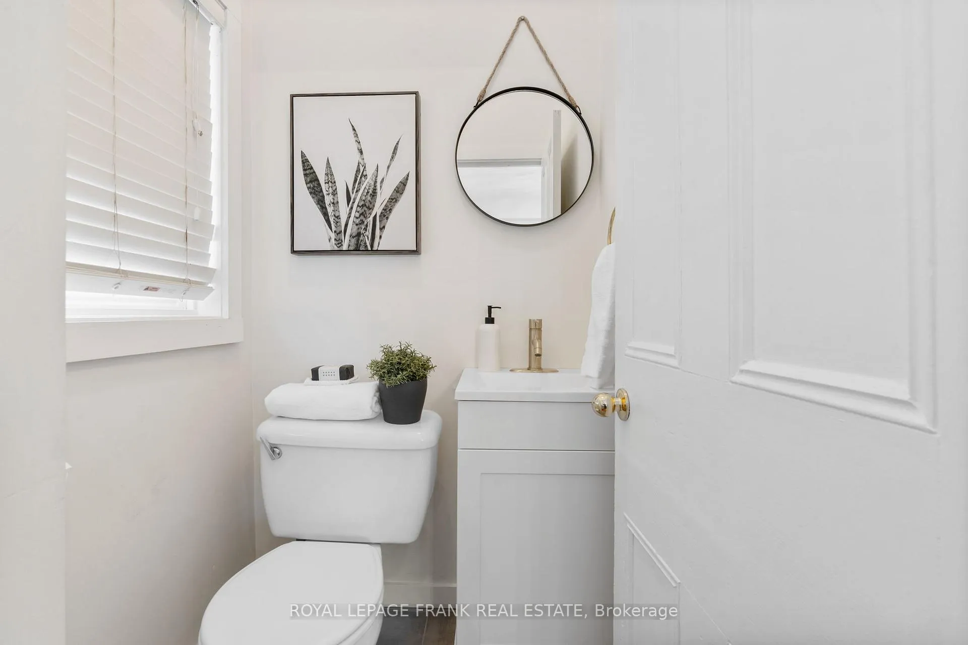 Photo 12 of 203 Brock Street W, Uxbridge — HOMEH