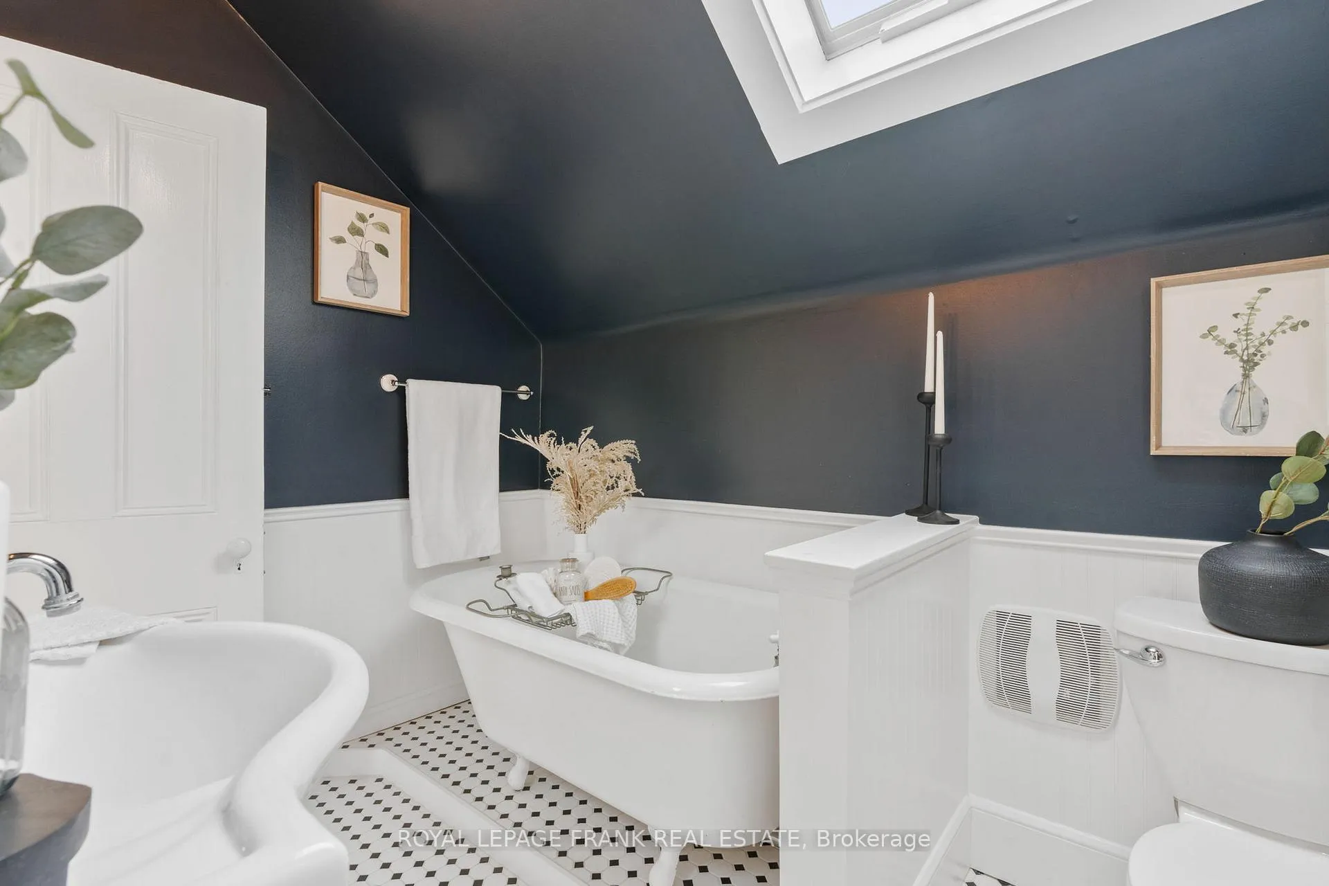 Photo 25 of 203 Brock Street W, Uxbridge — HOMEH