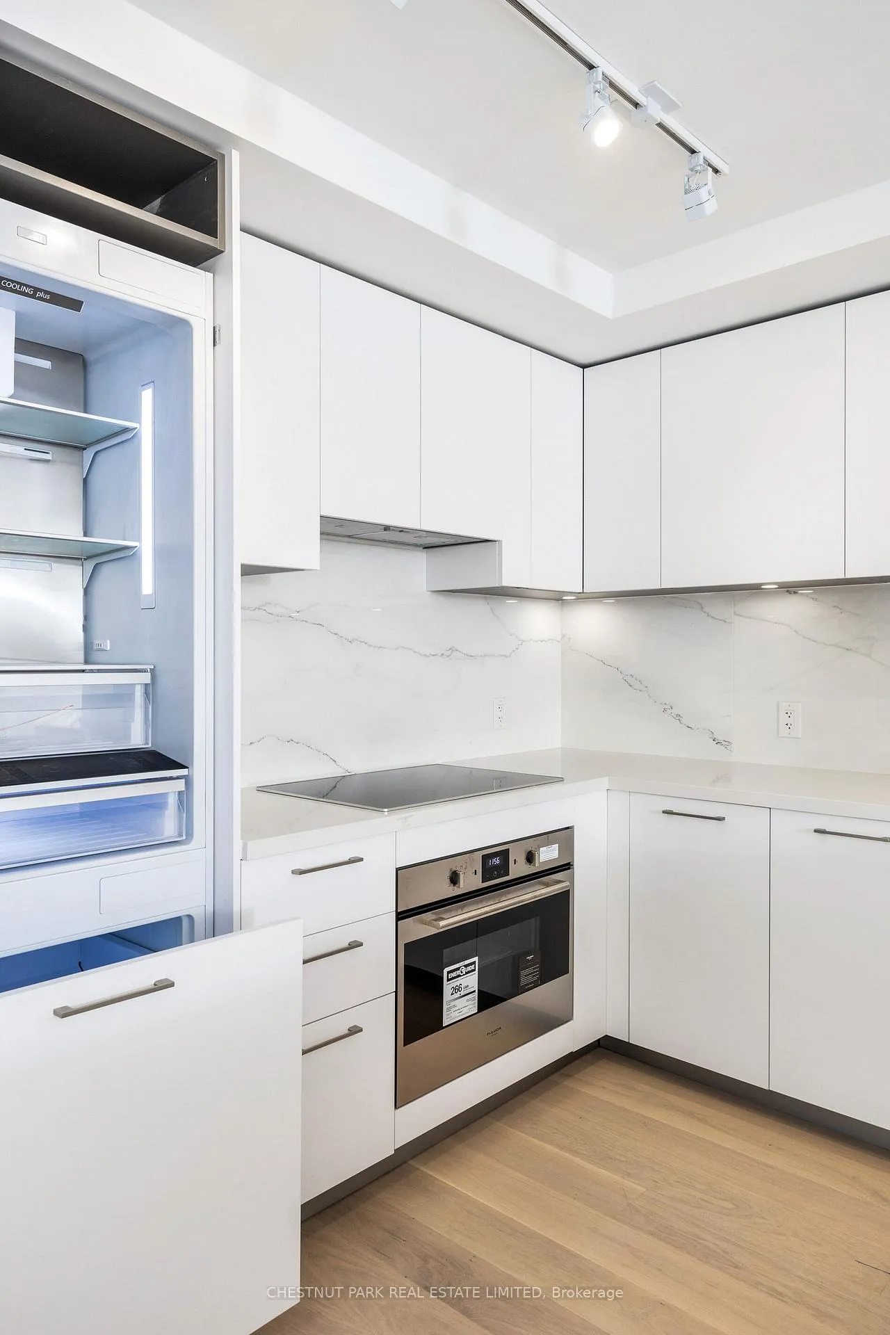 Photo 4 of Unit 805, 33 Frederick Todd Way, Toronto, Leaside — HOMEH