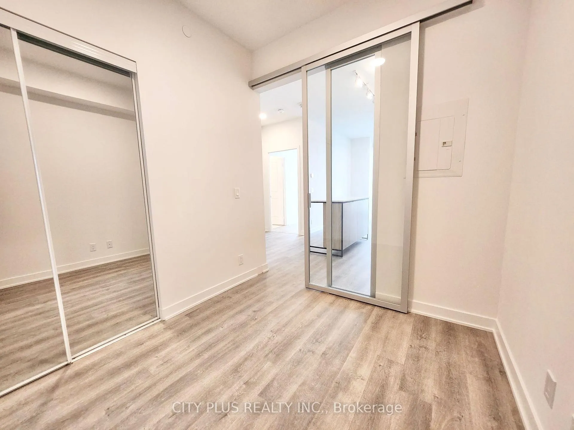 Photo 11 of Unit B-2809, 50 Upper Mall Way, Vaughan, Brownridge — HOMEH