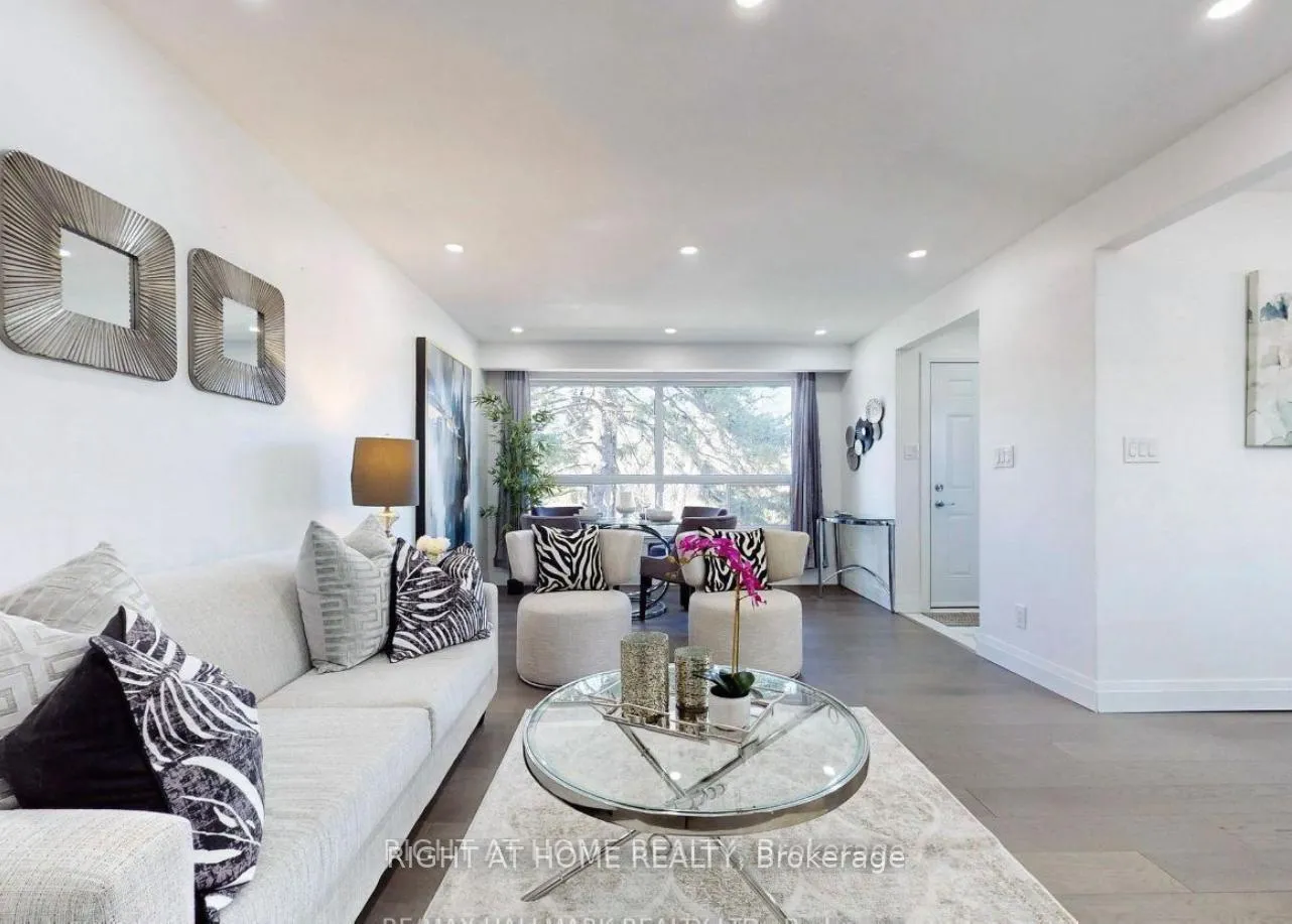 Photo 4 of 11 Jasper Drive, Aurora, Aurora Heights — HOMEH