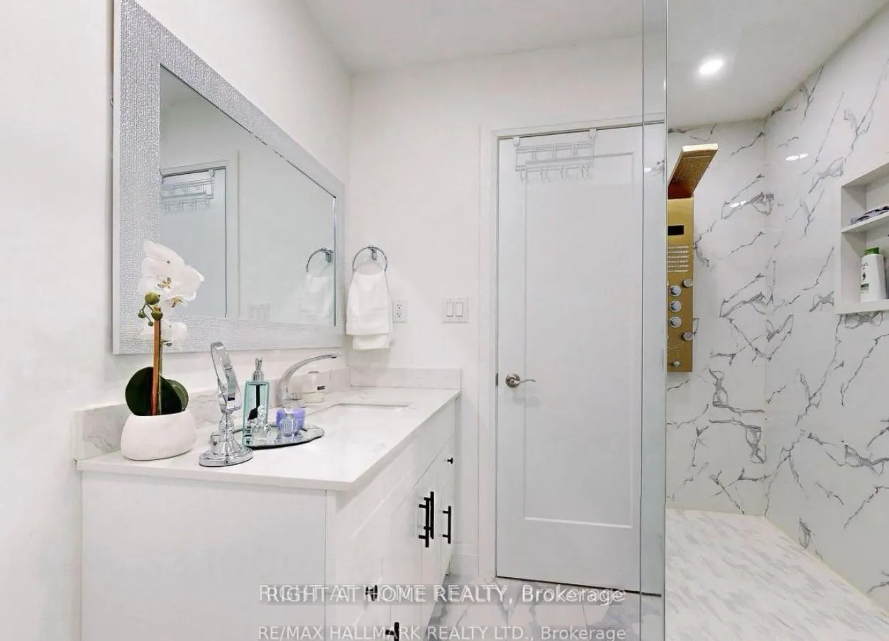 Photo 8 of 11 Jasper Drive, Aurora, Aurora Heights — HOMEH
