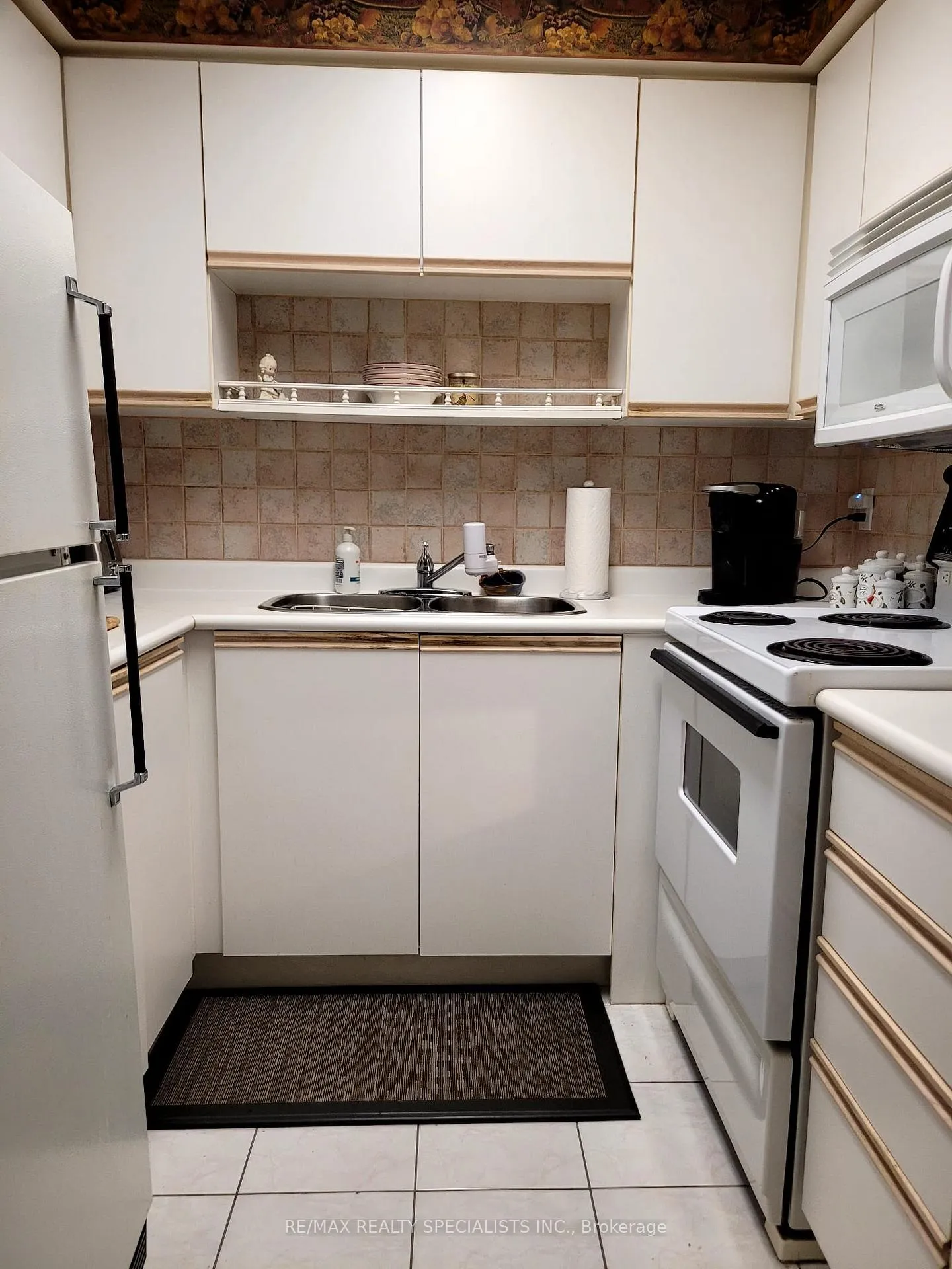 Photo 3 of Unit 610, 1535 Diefenbaker Court, Pickering, Town Centre — HOMEH