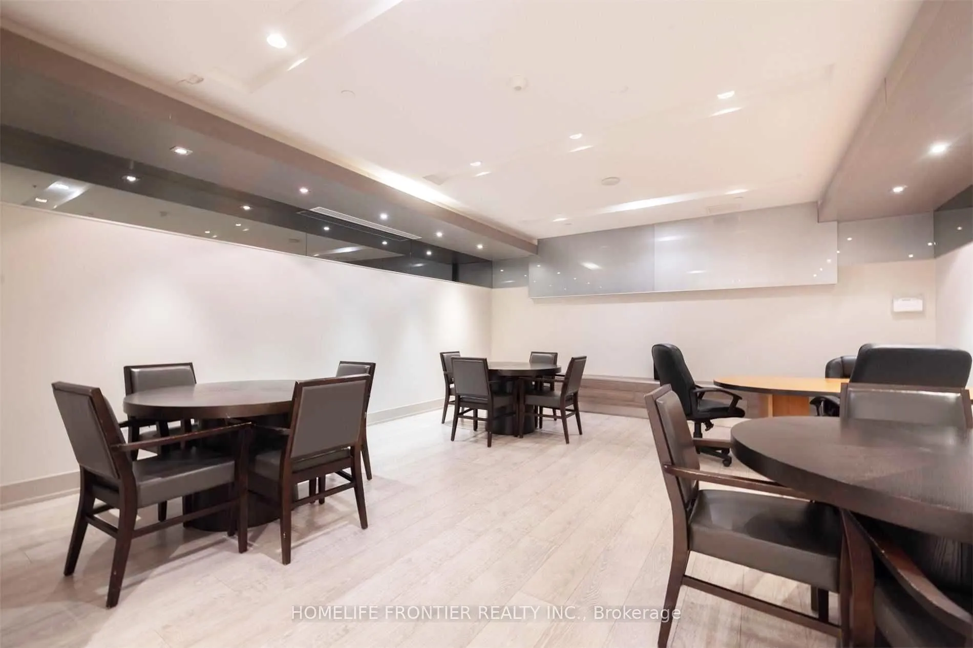 Photo 16 of Unit 826, 7165 Yonge Street, Markham, Grandview — HOMEH