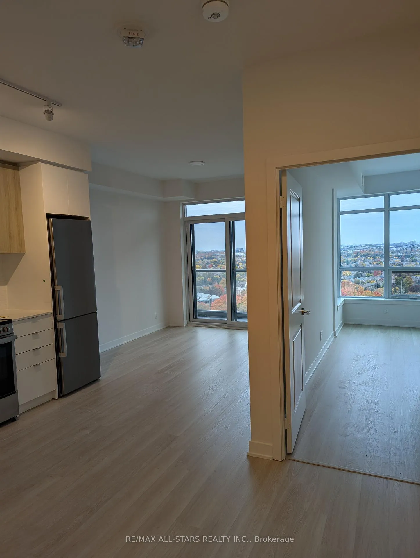 Photo 8 of Unit A 1504, 30 Upper Mall Way, Vaughan, Brownridge — HOMEH