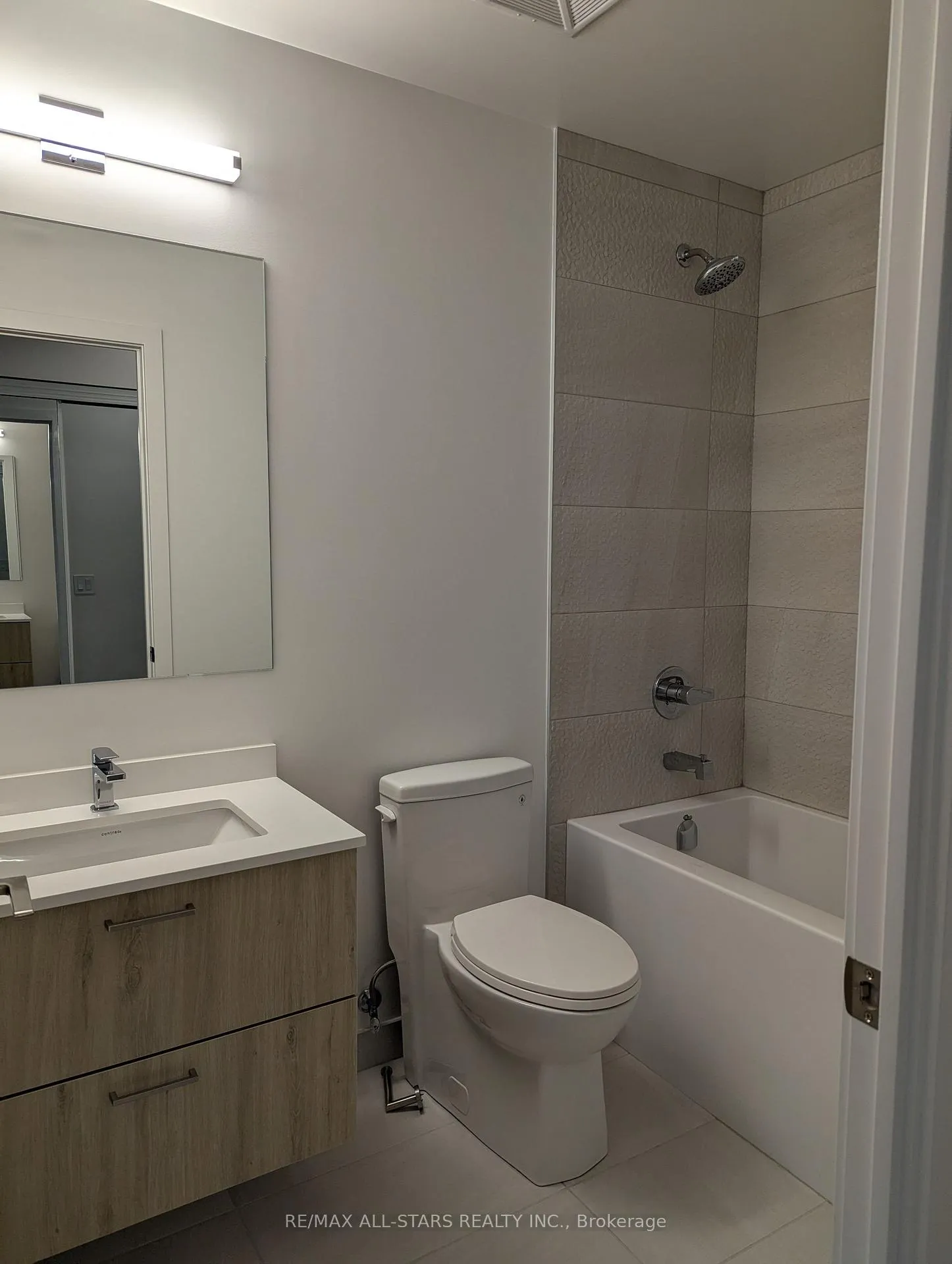 Photo 15 of Unit A 1504, 30 Upper Mall Way, Vaughan, Brownridge — HOMEH