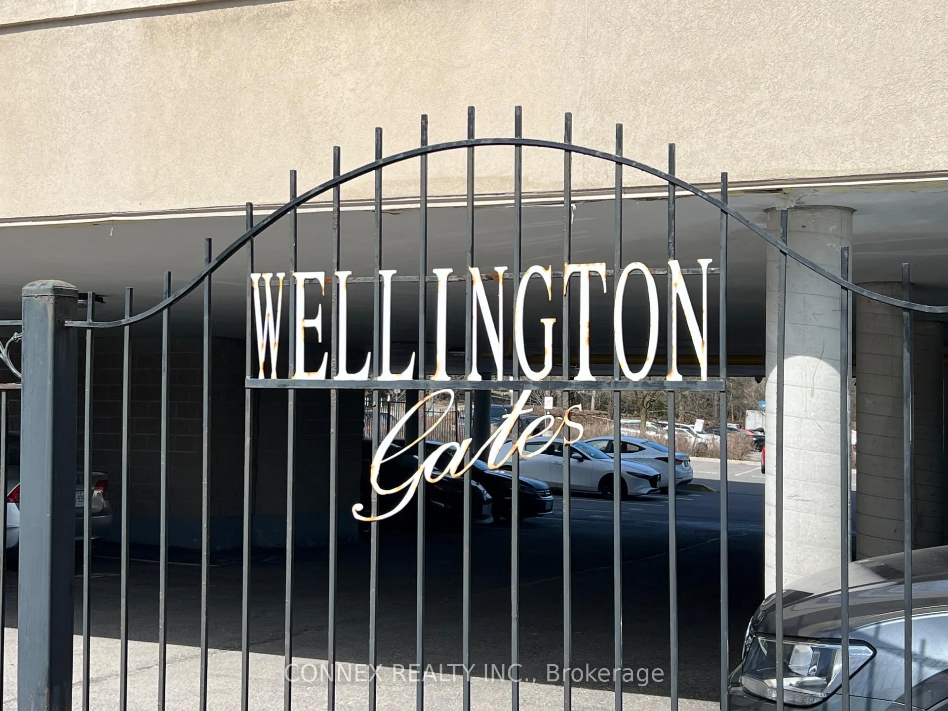 Photo 2 of Unit 403, 160 Wellington Street E, Aurora, Aurora Village — HOMEH