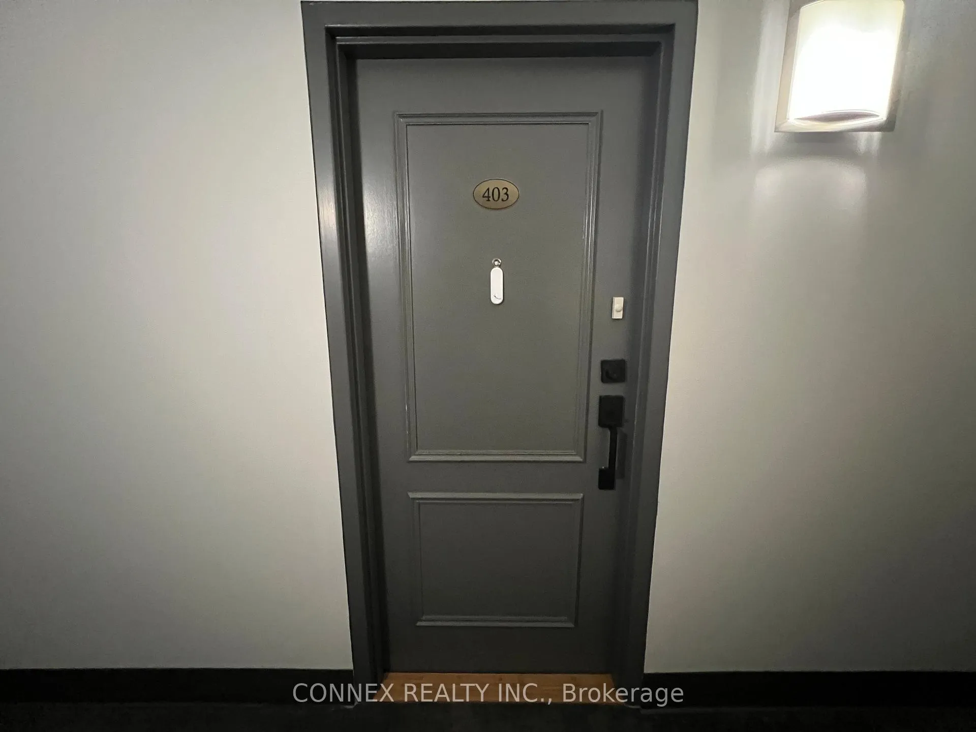 Photo 4 of Unit 403, 160 Wellington Street E, Aurora, Aurora Village — HOMEH