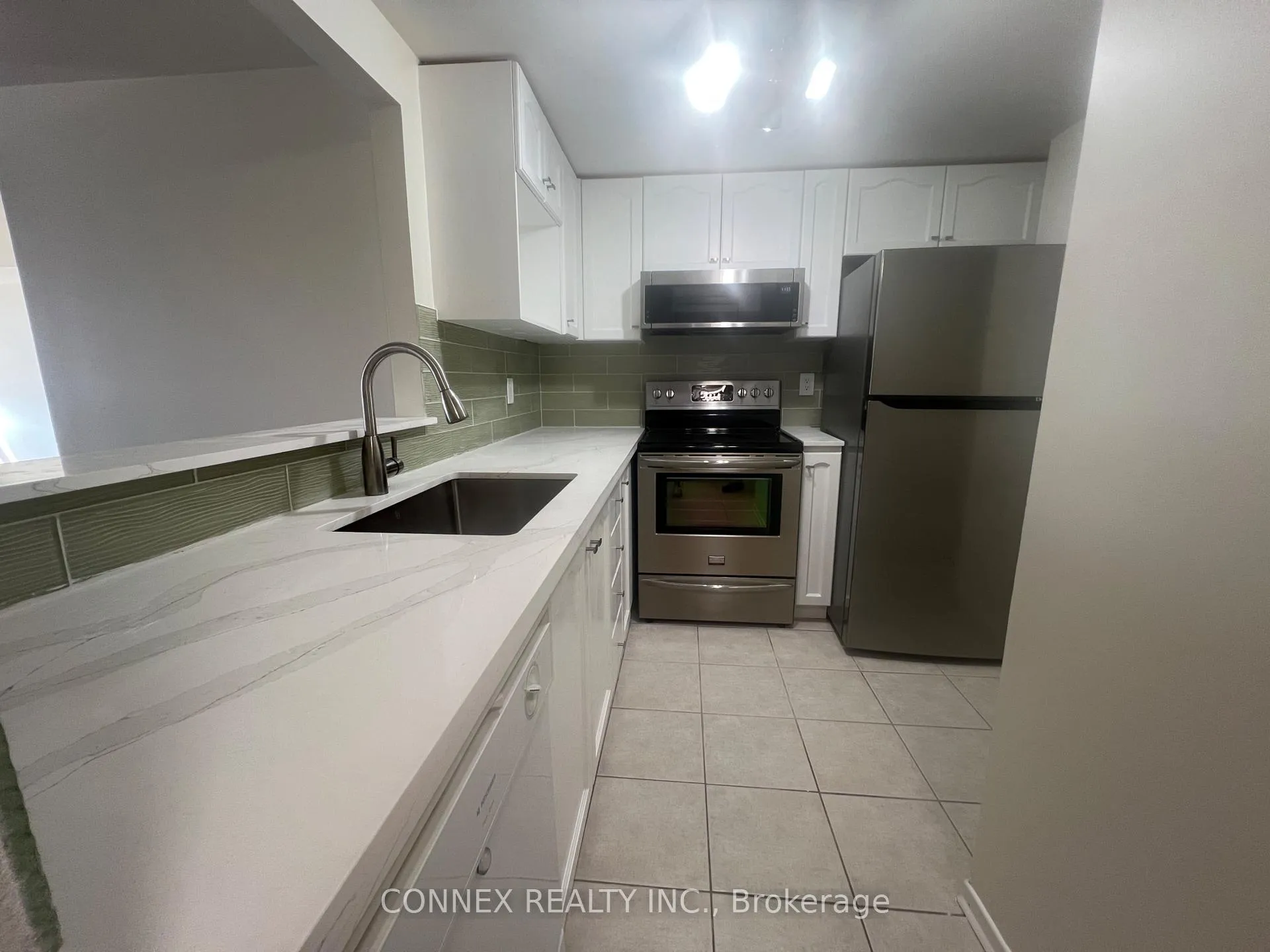 Photo 5 of Unit 403, 160 Wellington Street E, Aurora, Aurora Village — HOMEH