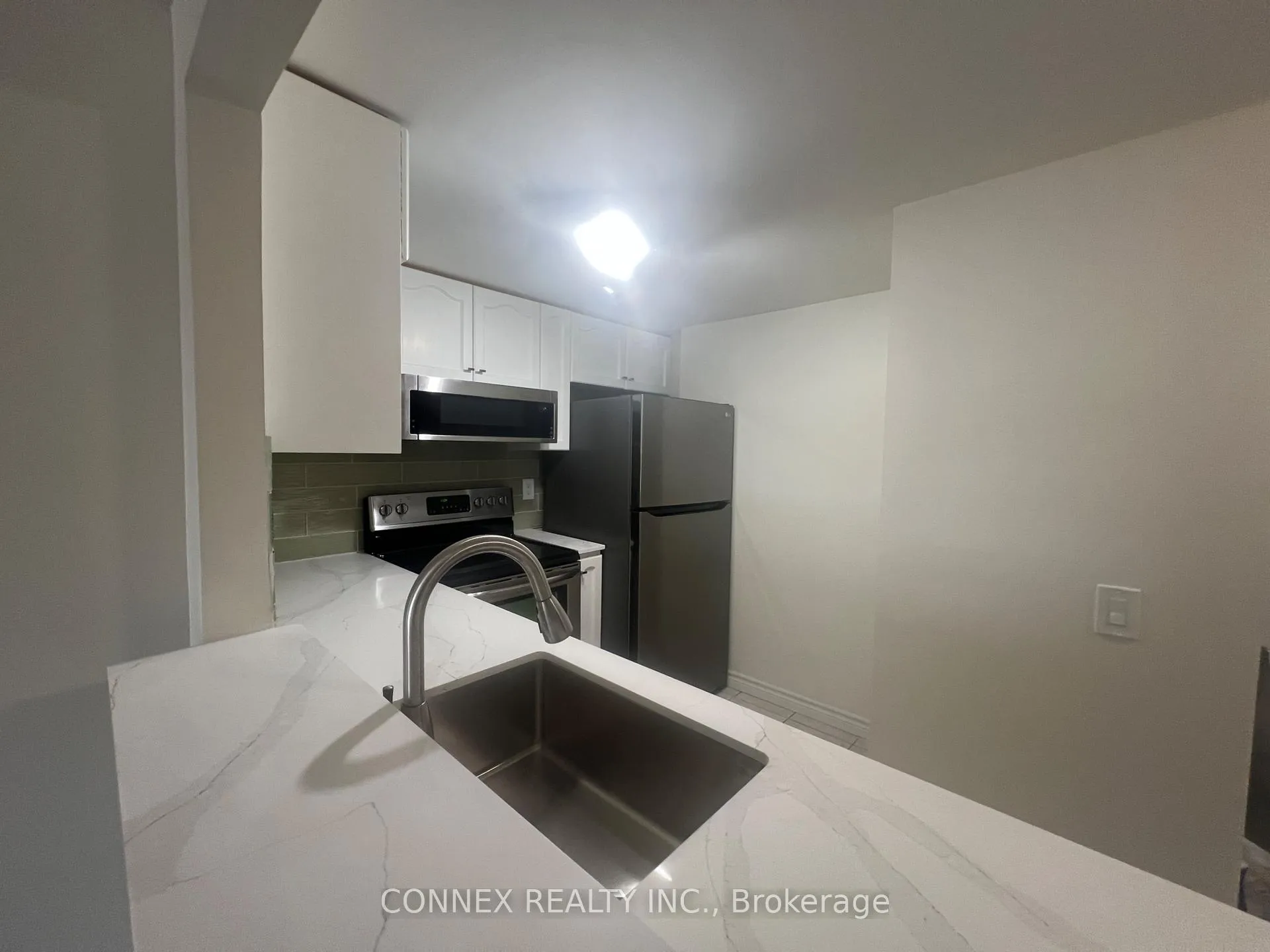 Photo 6 of Unit 403, 160 Wellington Street E, Aurora, Aurora Village — HOMEH