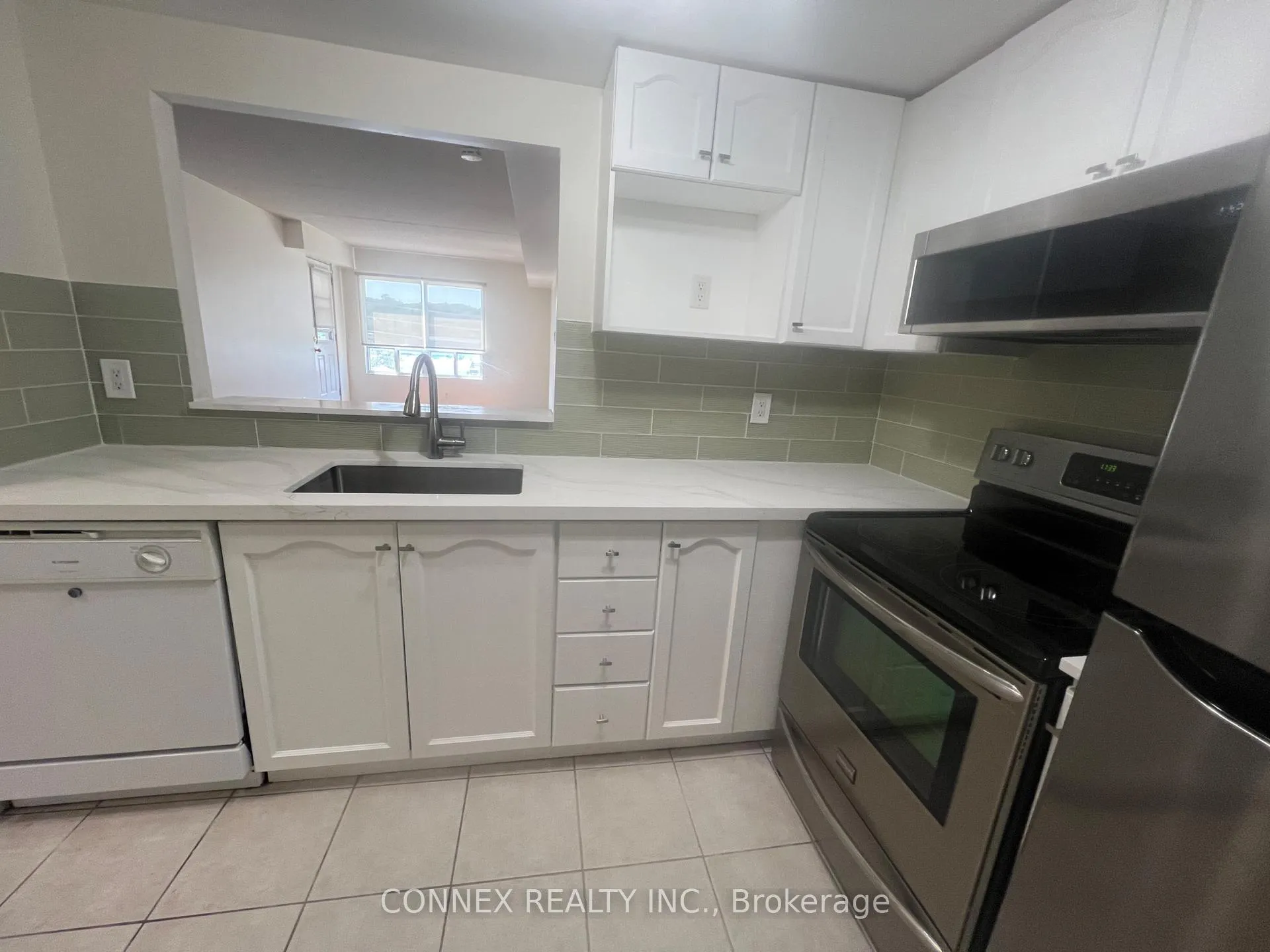 Photo 7 of Unit 403, 160 Wellington Street E, Aurora, Aurora Village — HOMEH