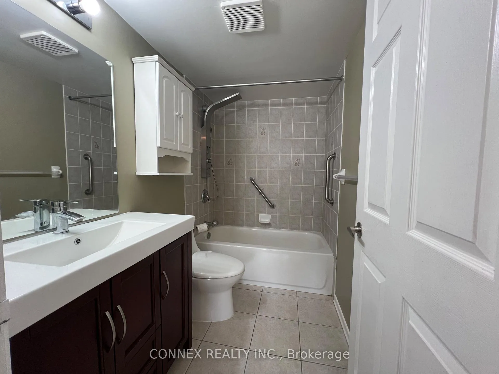 Photo 13 of Unit 403, 160 Wellington Street E, Aurora, Aurora Village — HOMEH