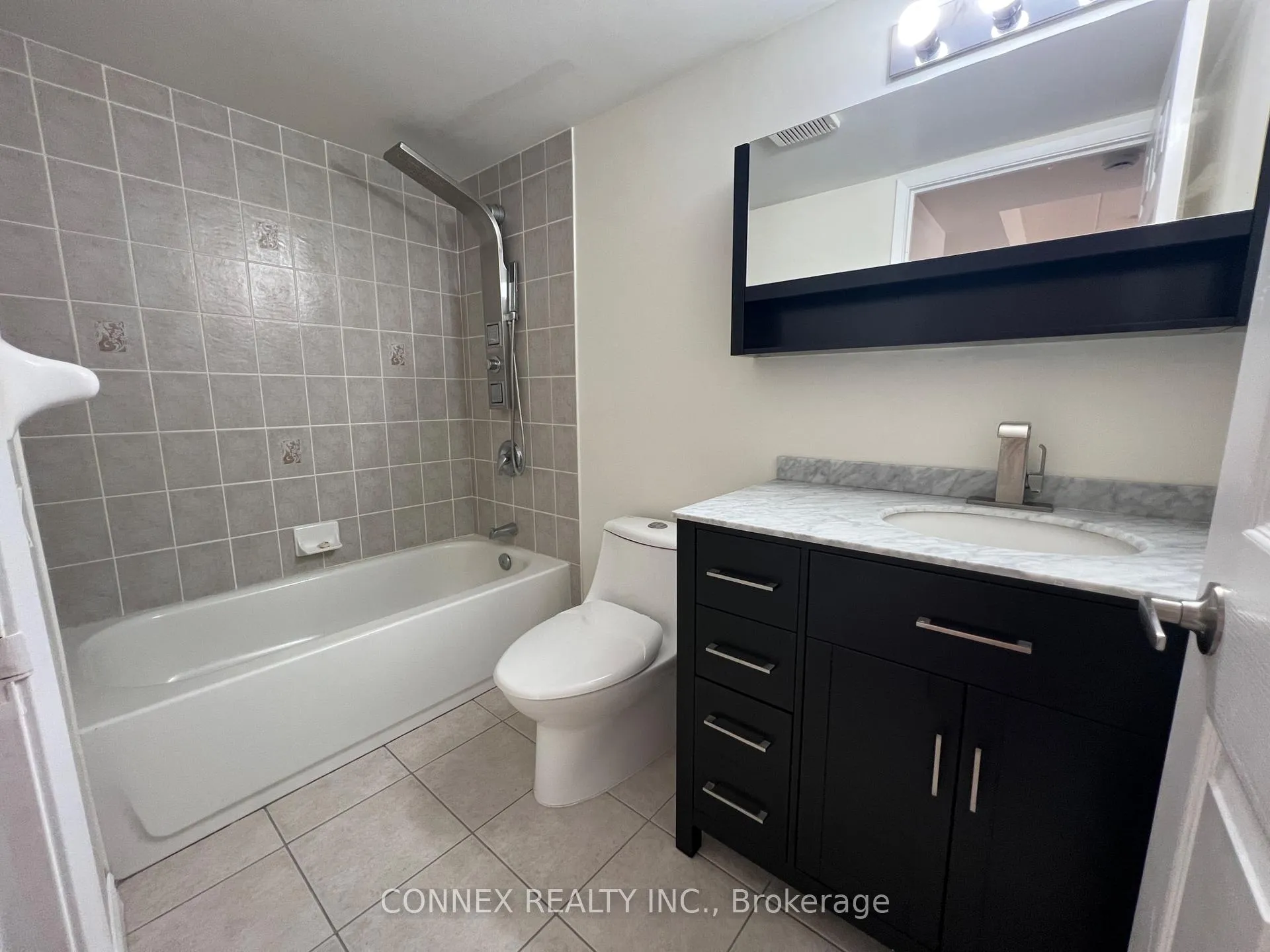 Photo 14 of Unit 403, 160 Wellington Street E, Aurora, Aurora Village — HOMEH