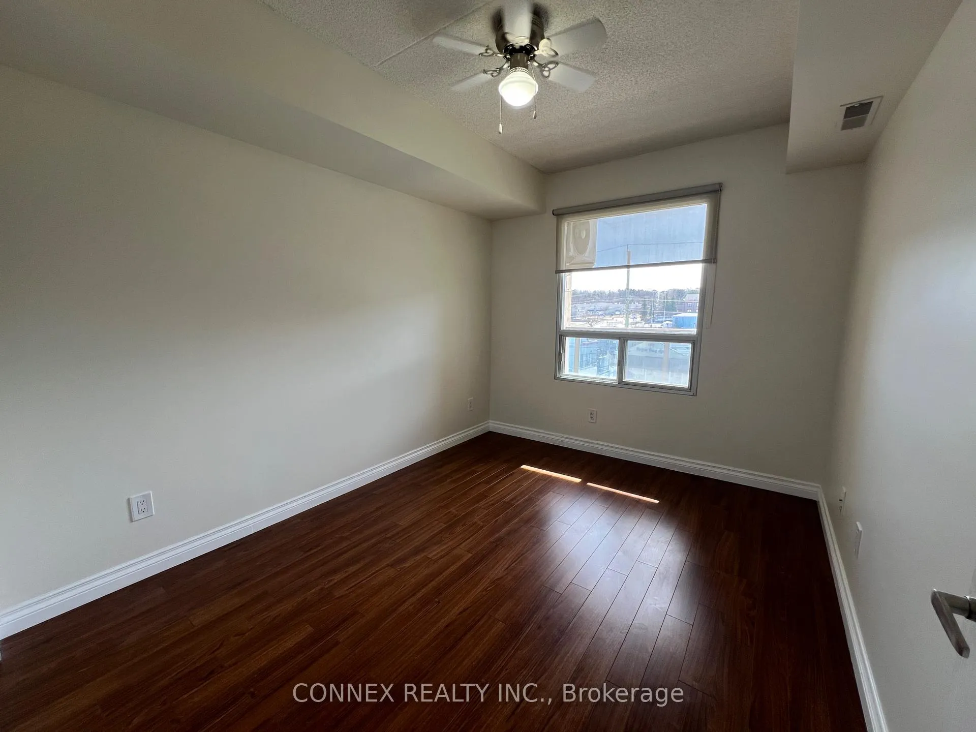 Photo 18 of Unit 403, 160 Wellington Street E, Aurora, Aurora Village — HOMEH