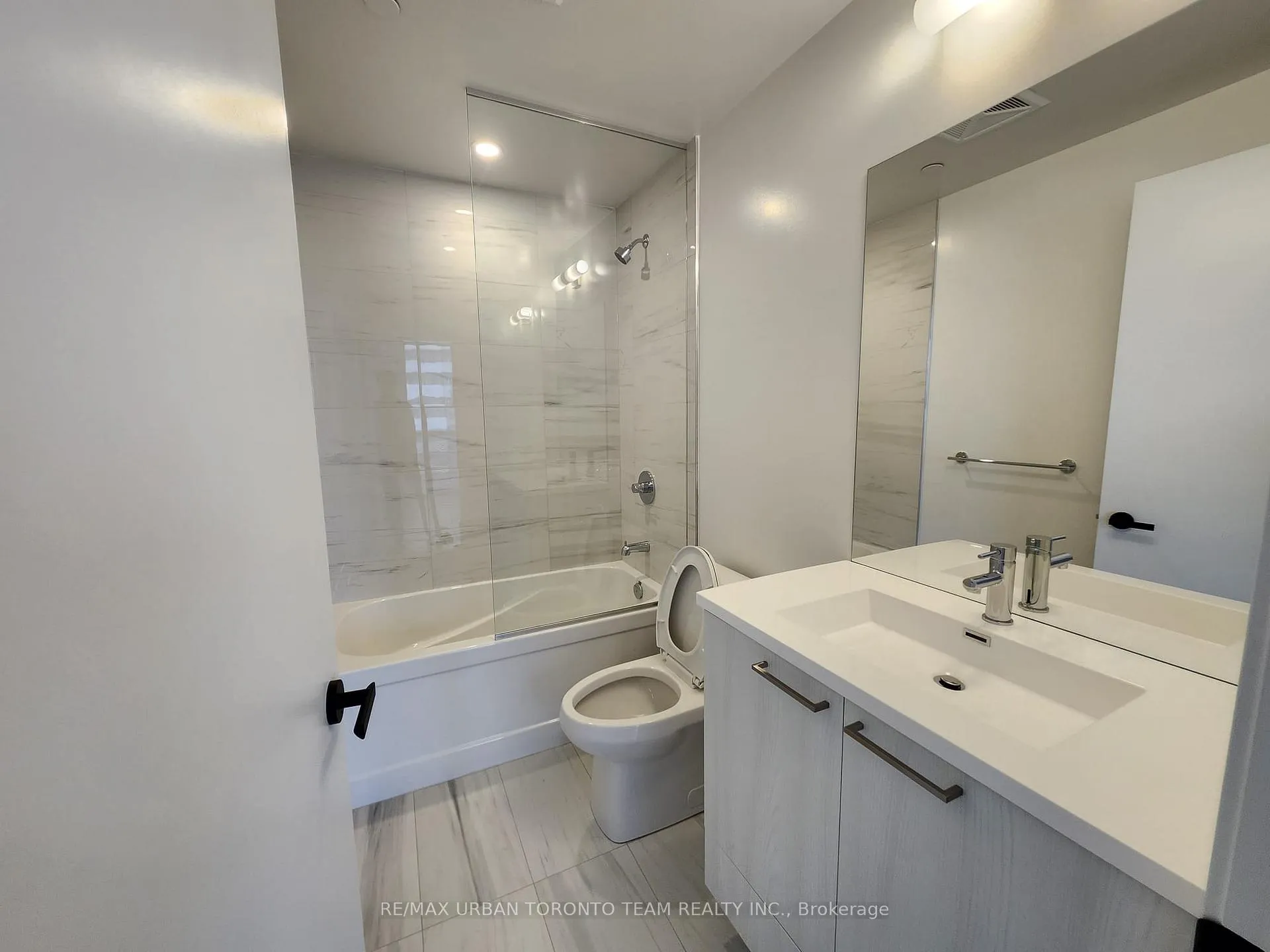 Photo 6 of Unit 2015, 225 Commerce Street W, Vaughan, Vaughan Corporate Centre — HOMEH