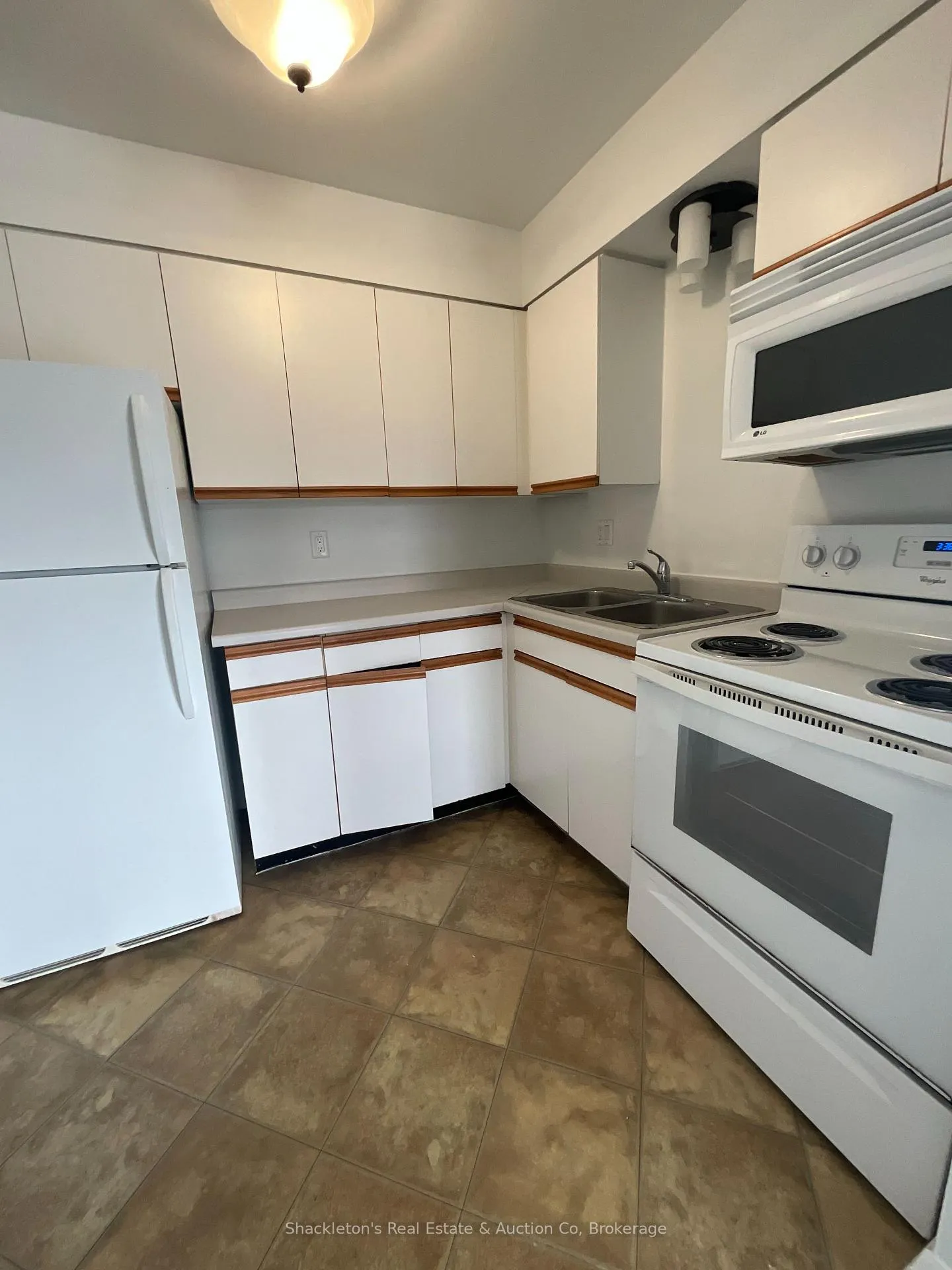 Photo 6 of Unit #308, 270 Eiwo Court, Waterloo — HOMEH