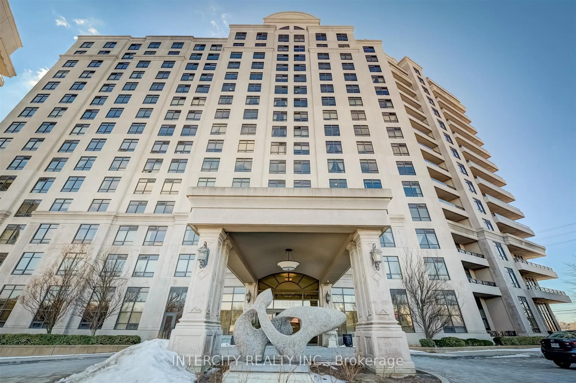Photo 2 of Unit 516, 9235 Jane Street W, Vaughan, Maple — HOMEH