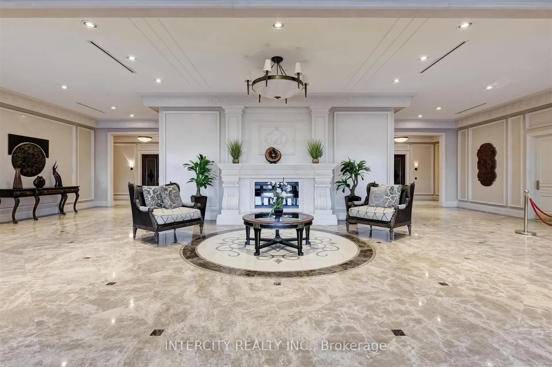 Photo 3 of Unit 516, 9235 Jane Street W, Vaughan, Maple — HOMEH