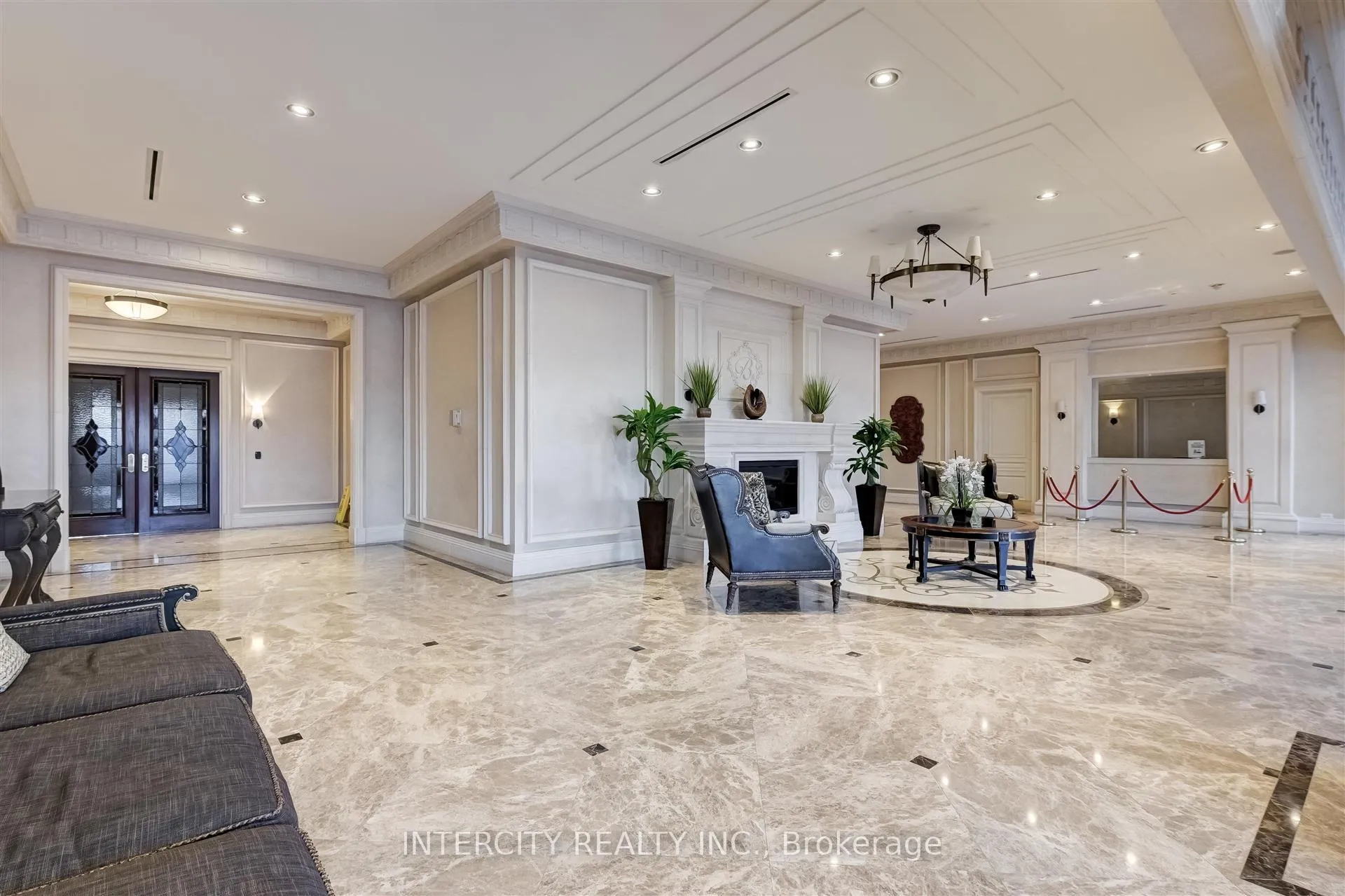 Photo 4 of Unit 516, 9235 Jane Street W, Vaughan, Maple — HOMEH