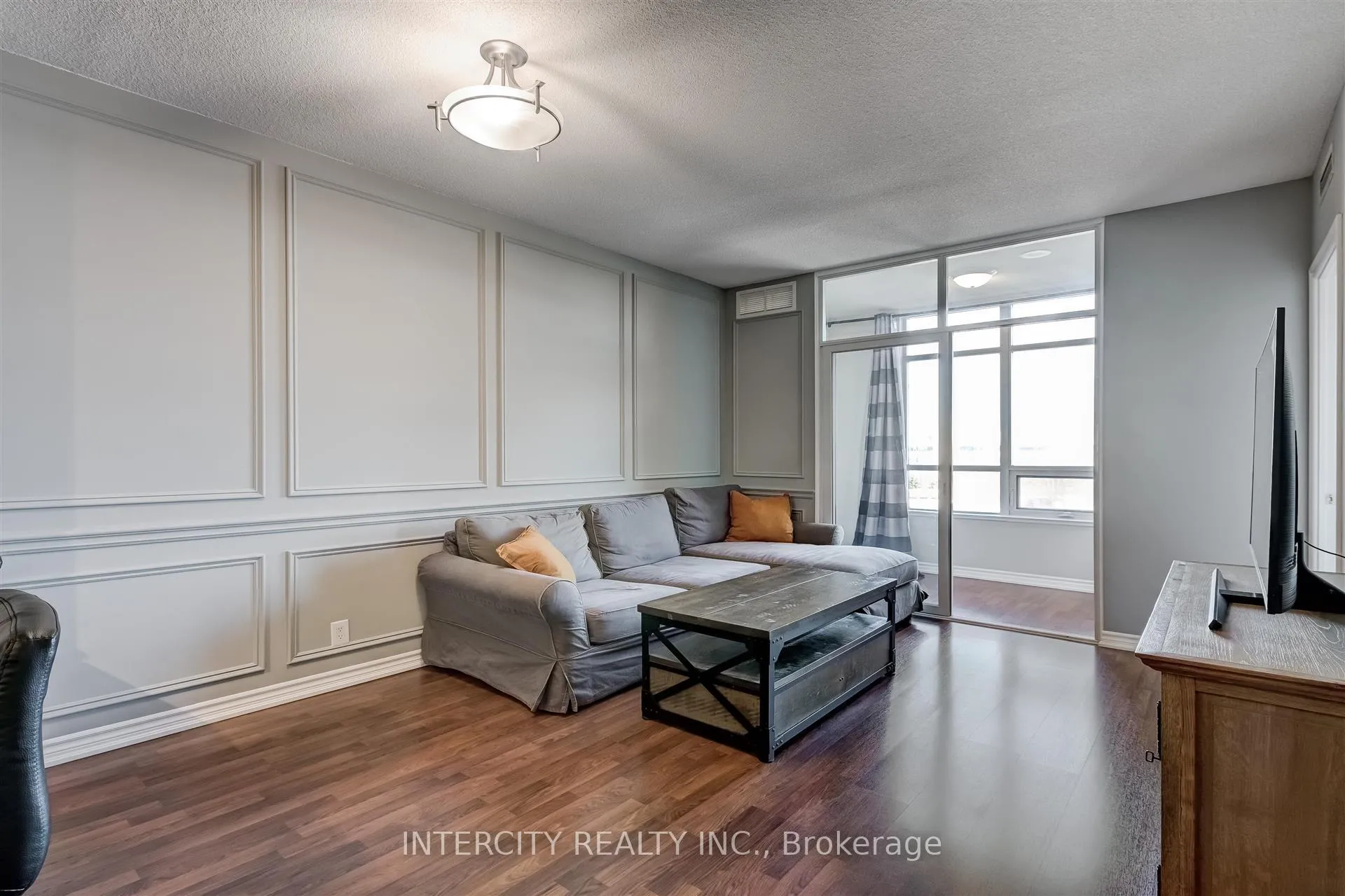 Photo 8 of Unit 516, 9235 Jane Street W, Vaughan, Maple — HOMEH
