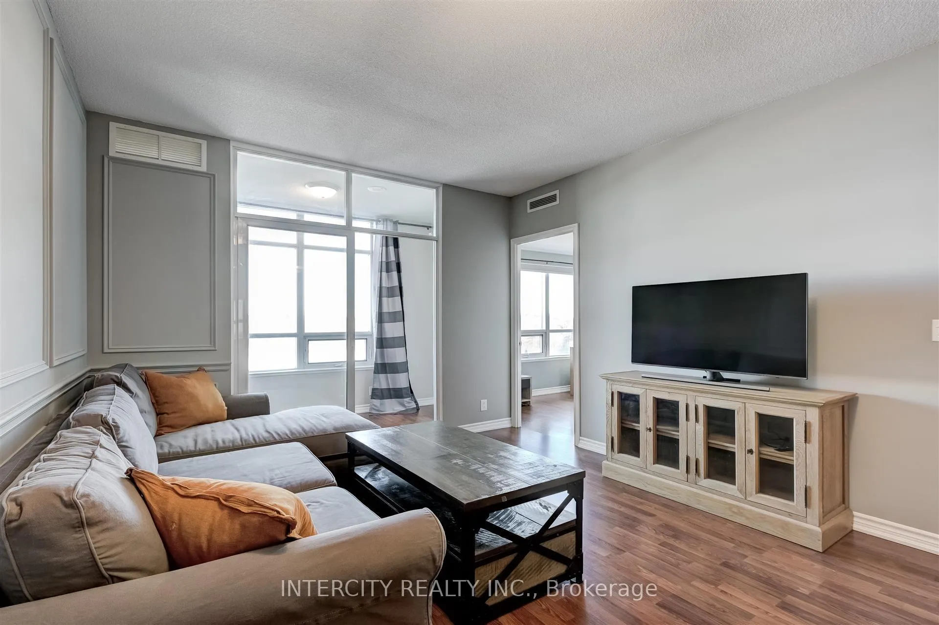 Photo 9 of Unit 516, 9235 Jane Street W, Vaughan, Maple — HOMEH