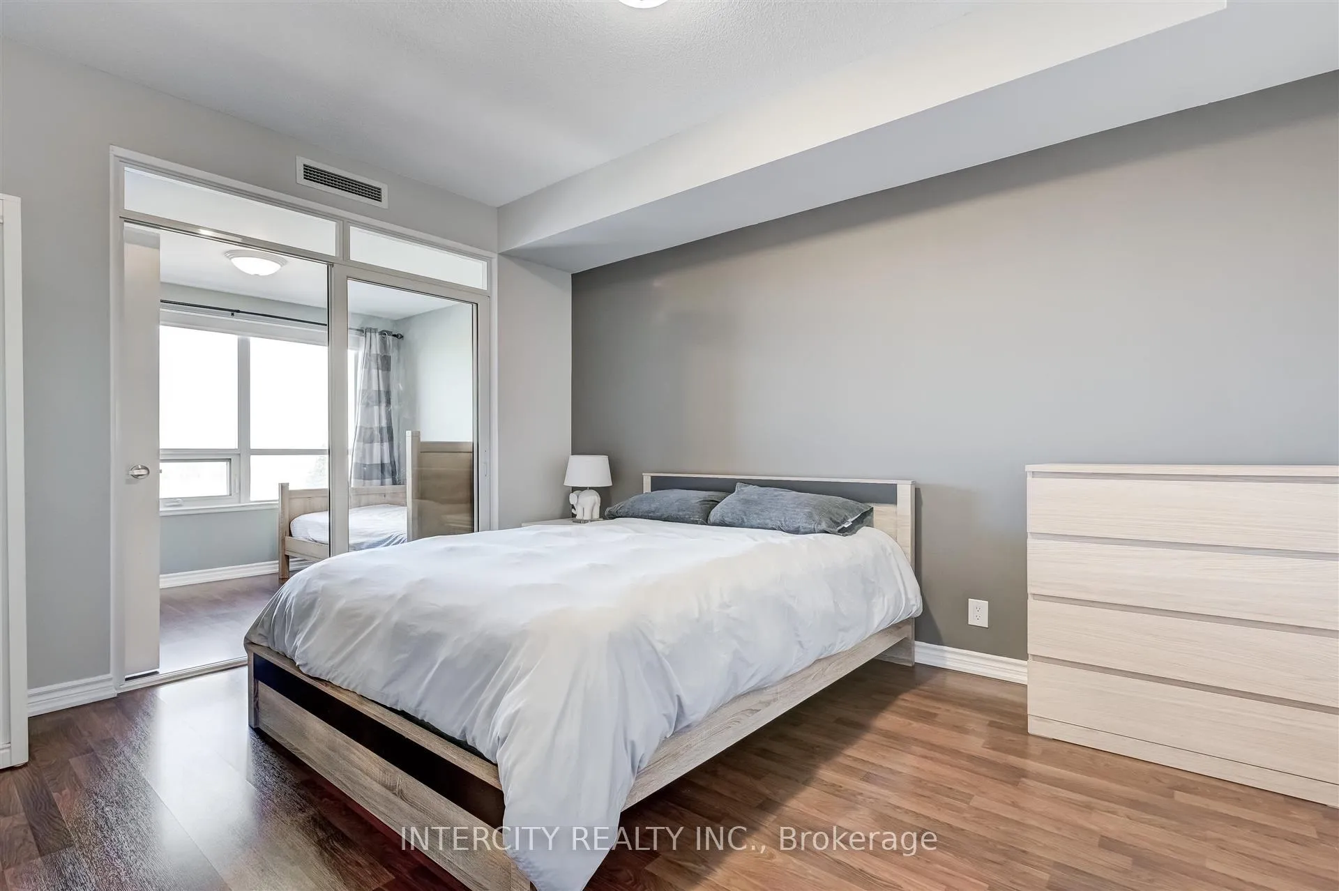 Photo 17 of Unit 516, 9235 Jane Street W, Vaughan, Maple — HOMEH
