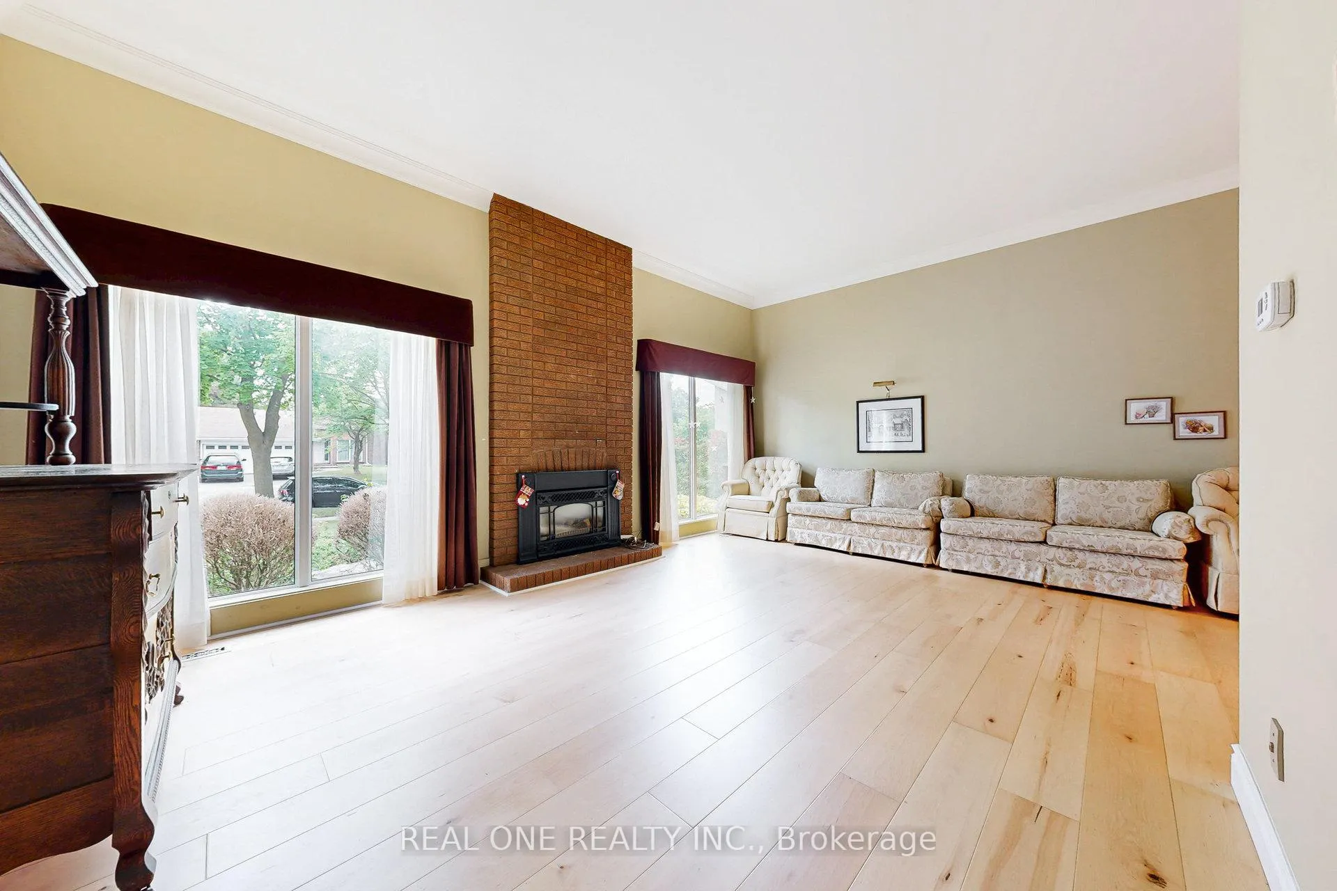 Photo 6 of 134 Ramona Boulevard, Markham, Markham Village — HOMEH