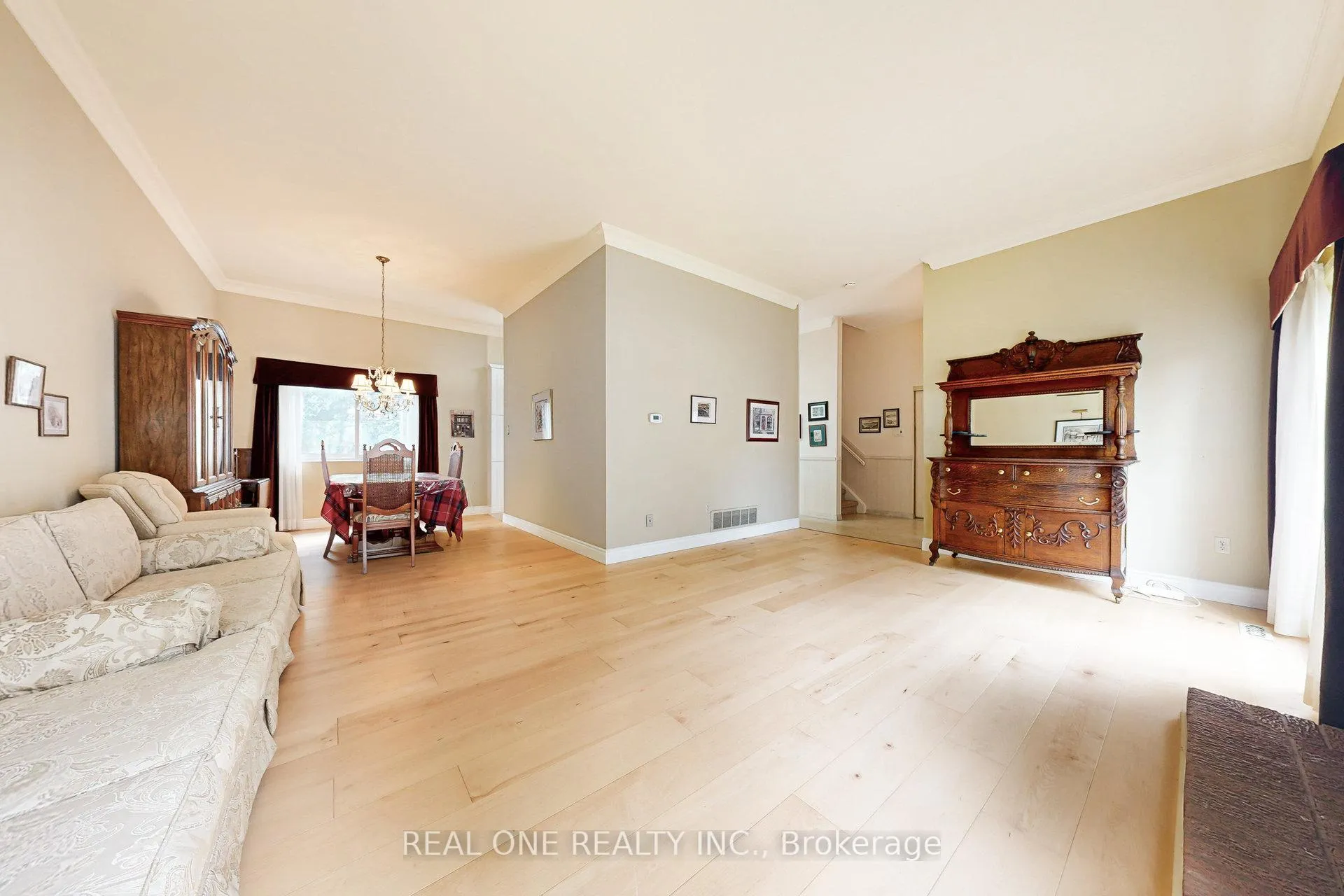 Photo 7 of 134 Ramona Boulevard, Markham, Markham Village — HOMEH