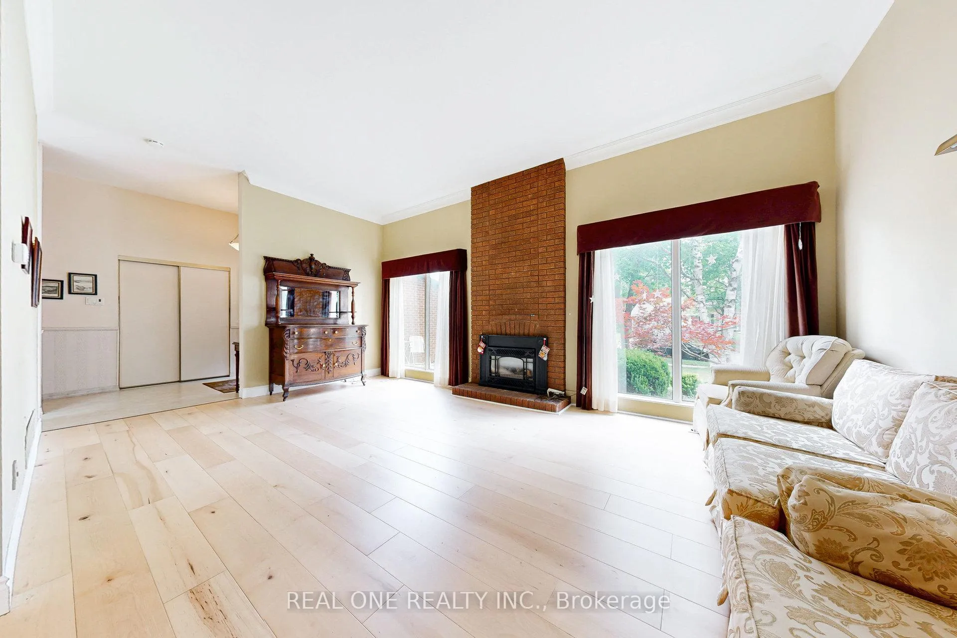 Photo 8 of 134 Ramona Boulevard, Markham, Markham Village — HOMEH