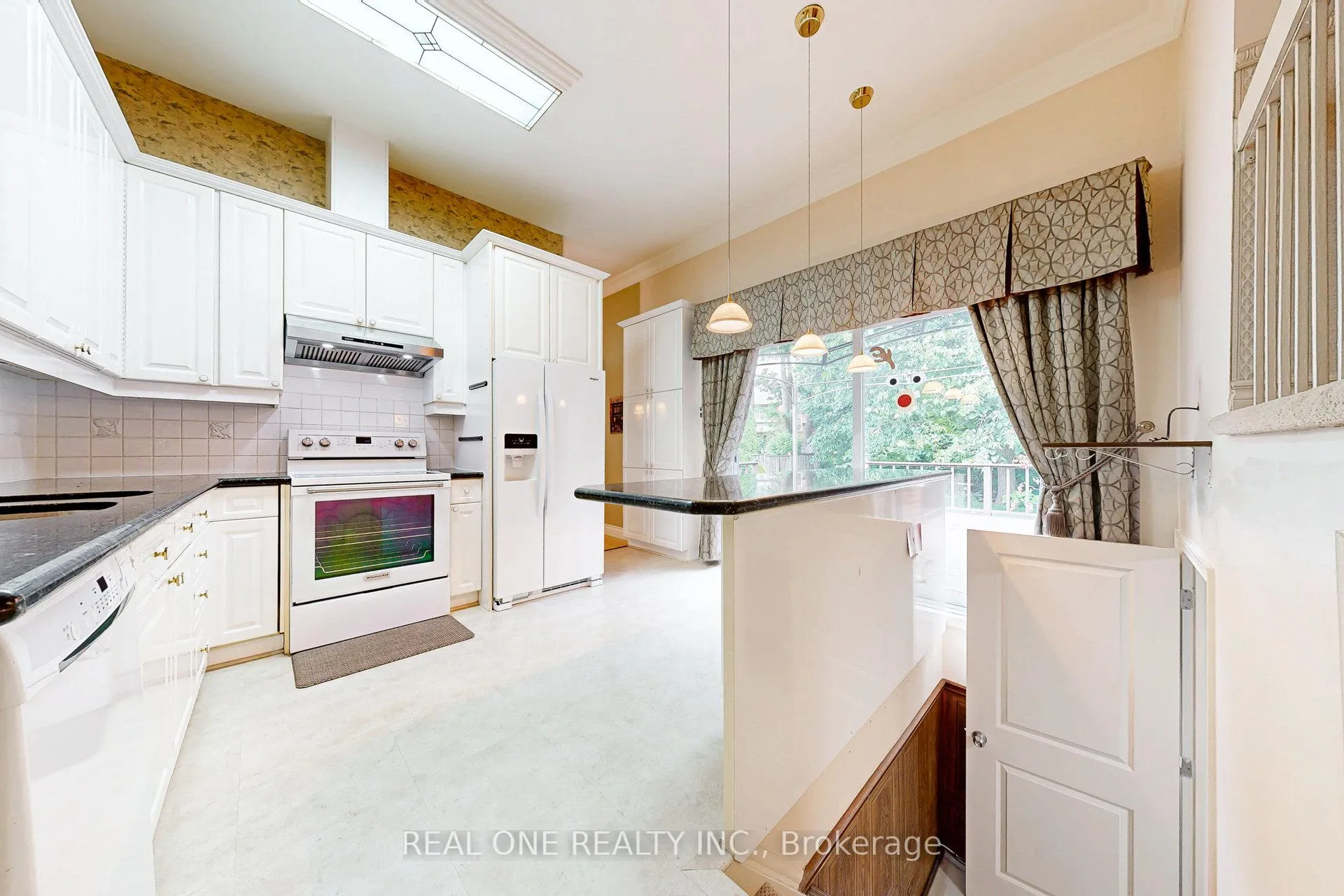 Photo 12 of 134 Ramona Boulevard, Markham, Markham Village — HOMEH
