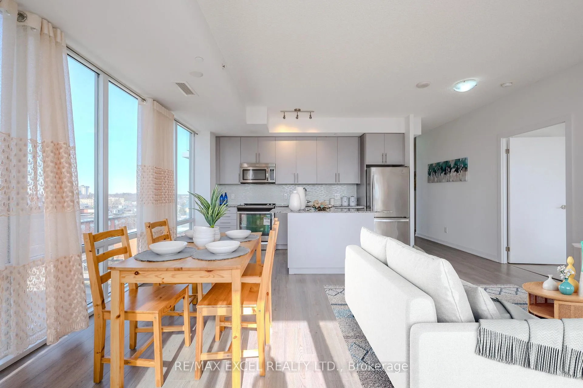 Photo 3 of Unit 710, 85 Duke Street W, Kitchener — HOMEH