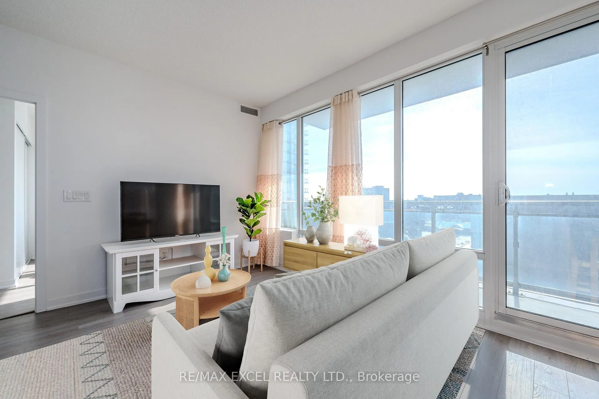 Photo 4 of Unit 710, 85 Duke Street W, Kitchener — HOMEH