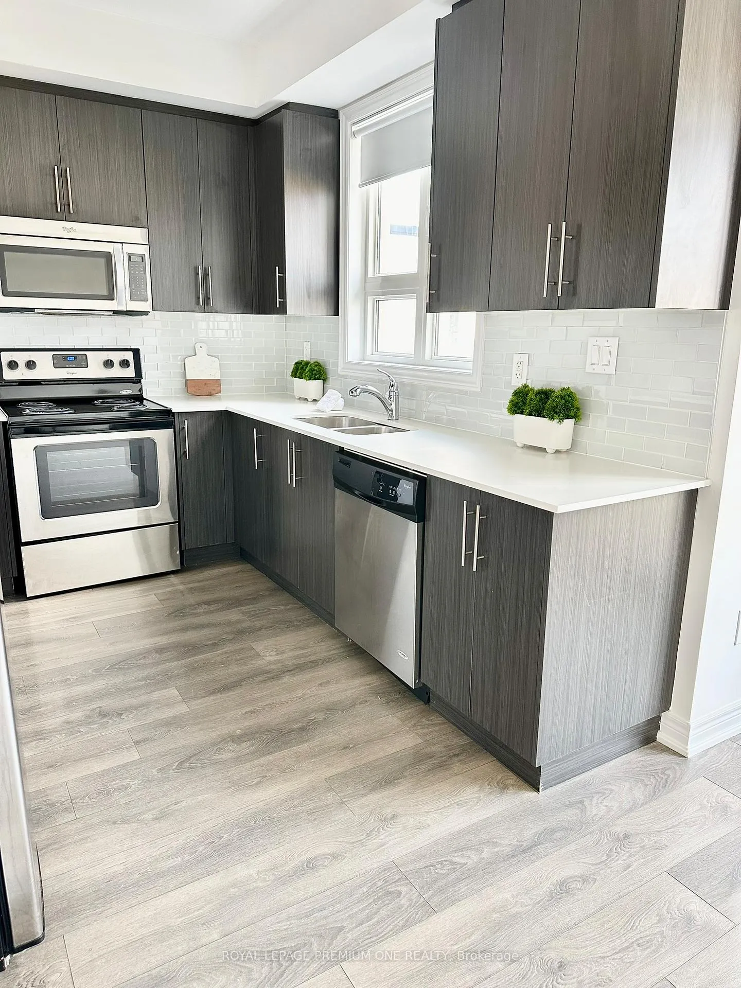 Photo 2 of Unit 12, 95 Kayla Crescent, Vaughan, Maple — HOMEH
