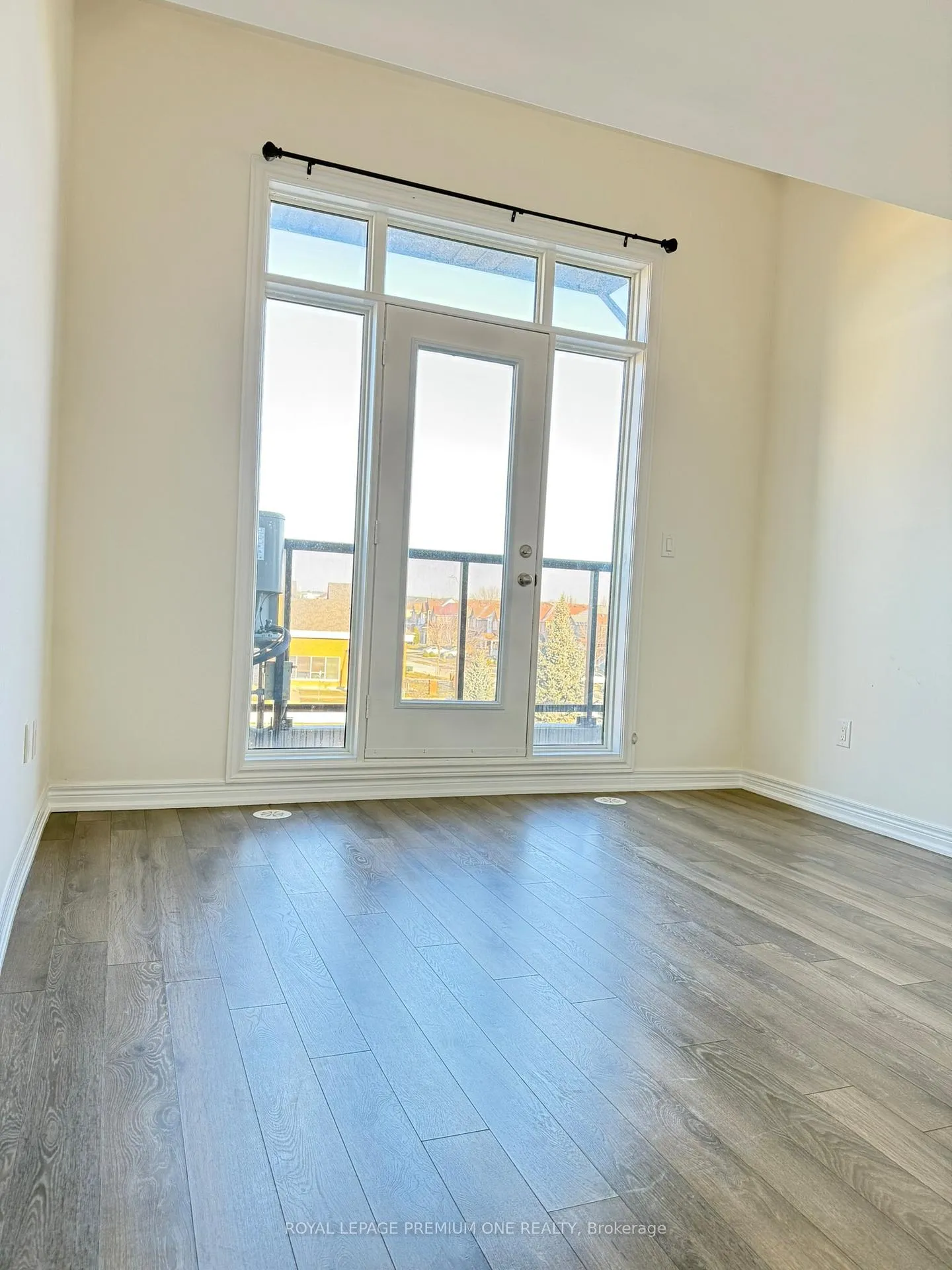 Photo 3 of Unit 12, 95 Kayla Crescent, Vaughan, Maple — HOMEH