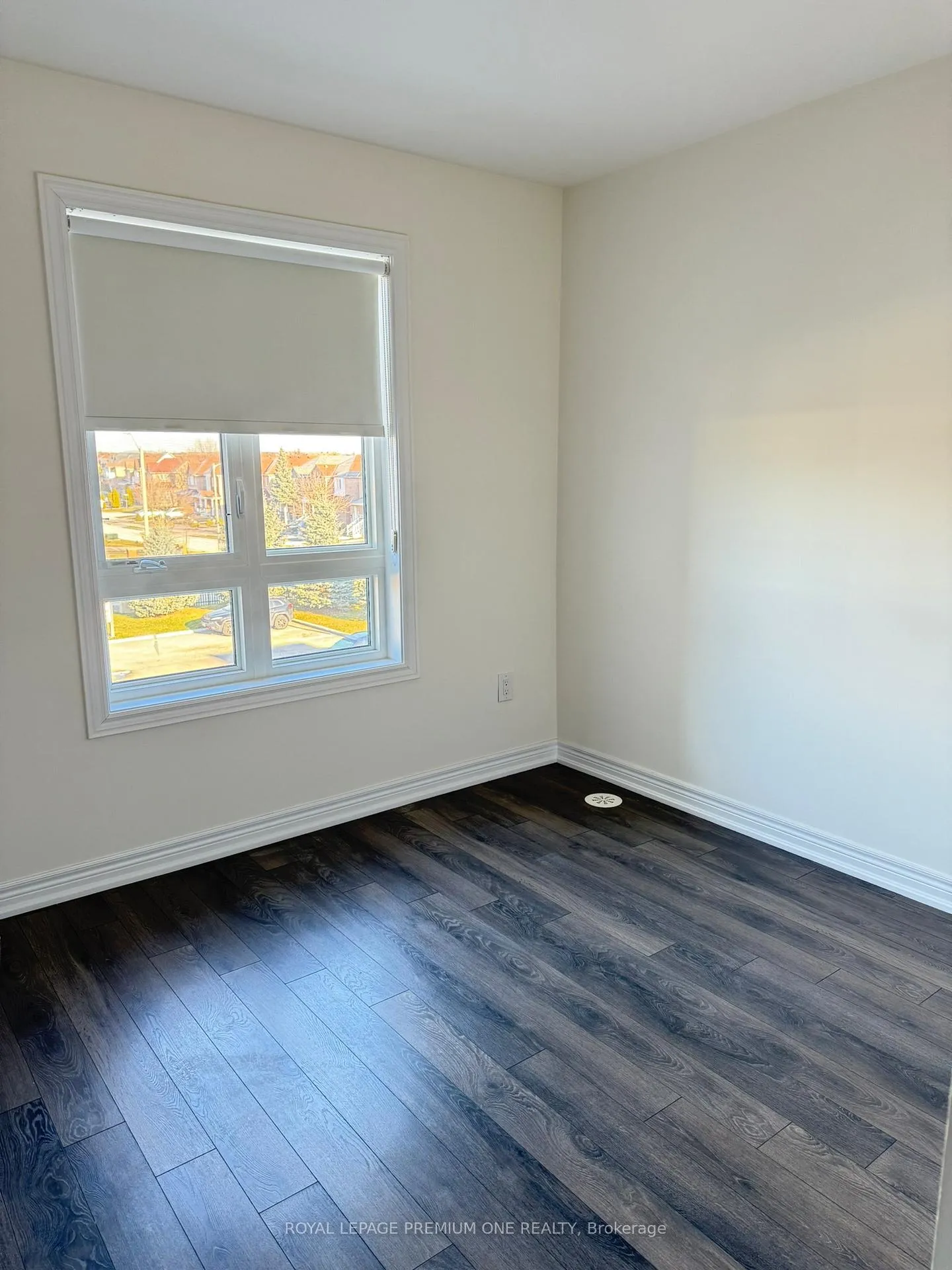 Photo 5 of Unit 12, 95 Kayla Crescent, Vaughan, Maple — HOMEH