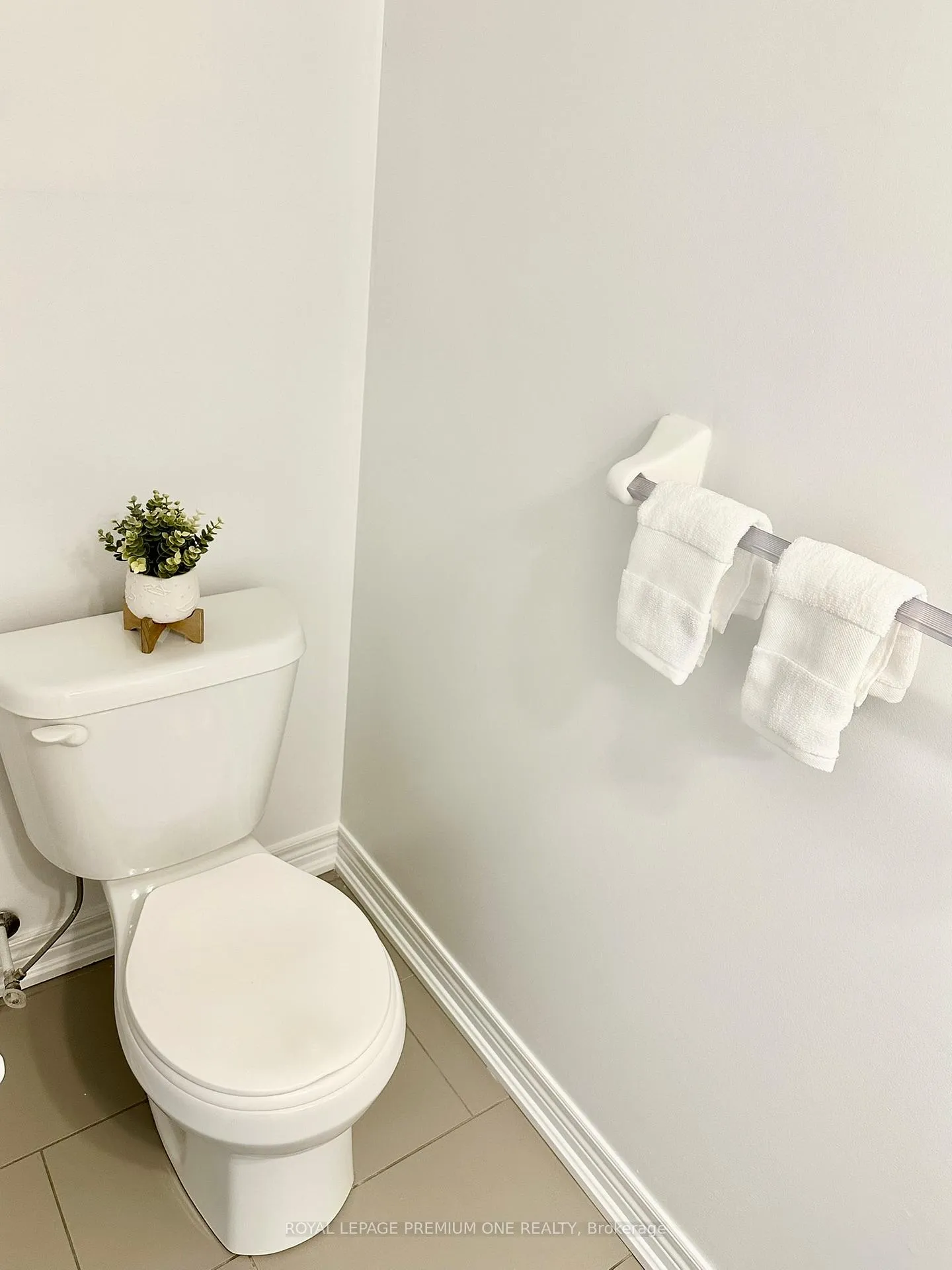 Photo 7 of Unit 12, 95 Kayla Crescent, Vaughan, Maple — HOMEH