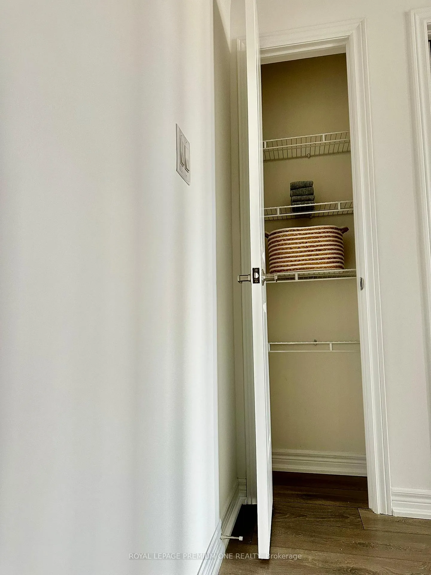 Photo 10 of Unit 12, 95 Kayla Crescent, Vaughan, Maple — HOMEH