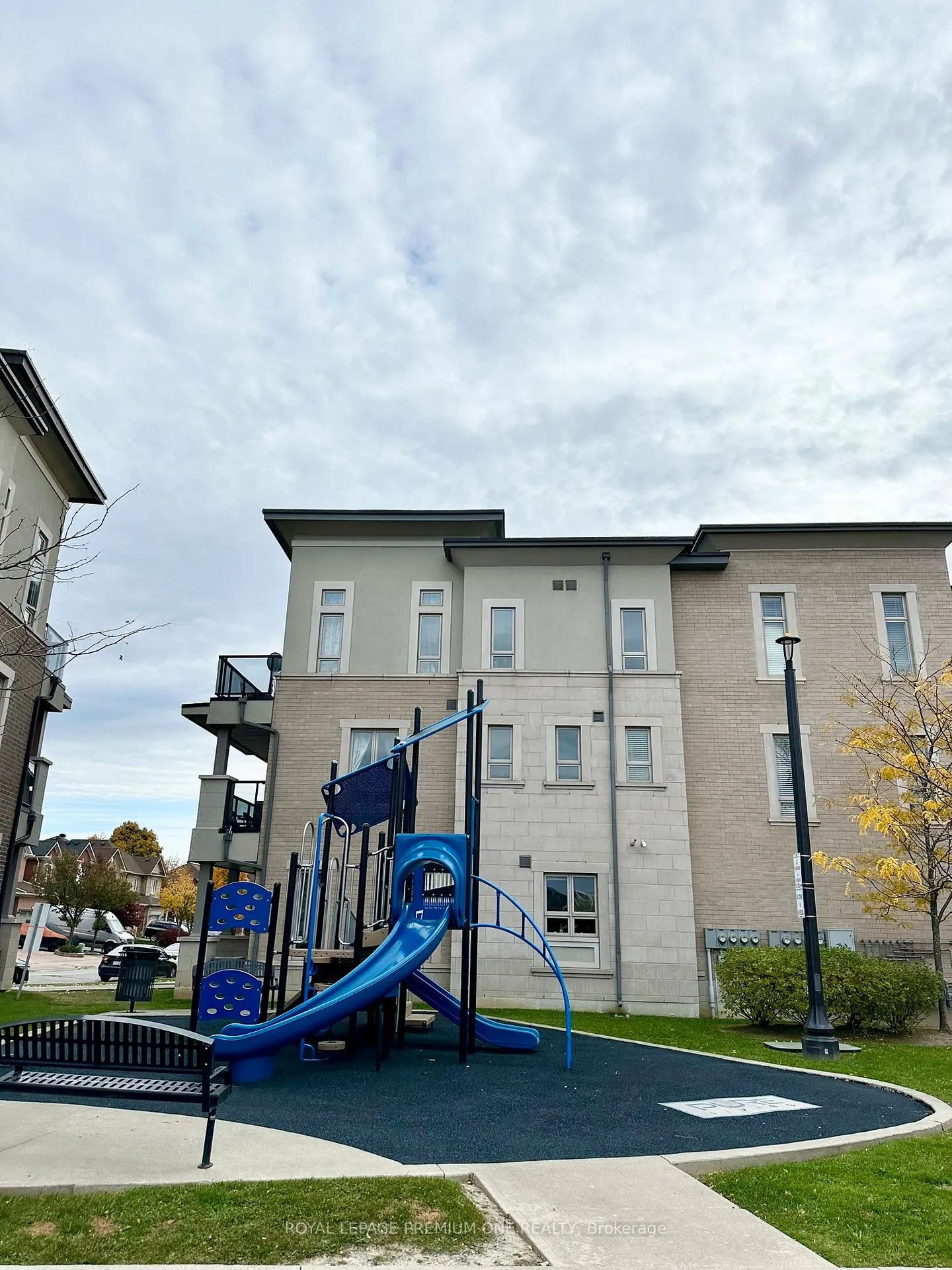 Photo 13 of Unit 12, 95 Kayla Crescent, Vaughan, Maple — HOMEH
