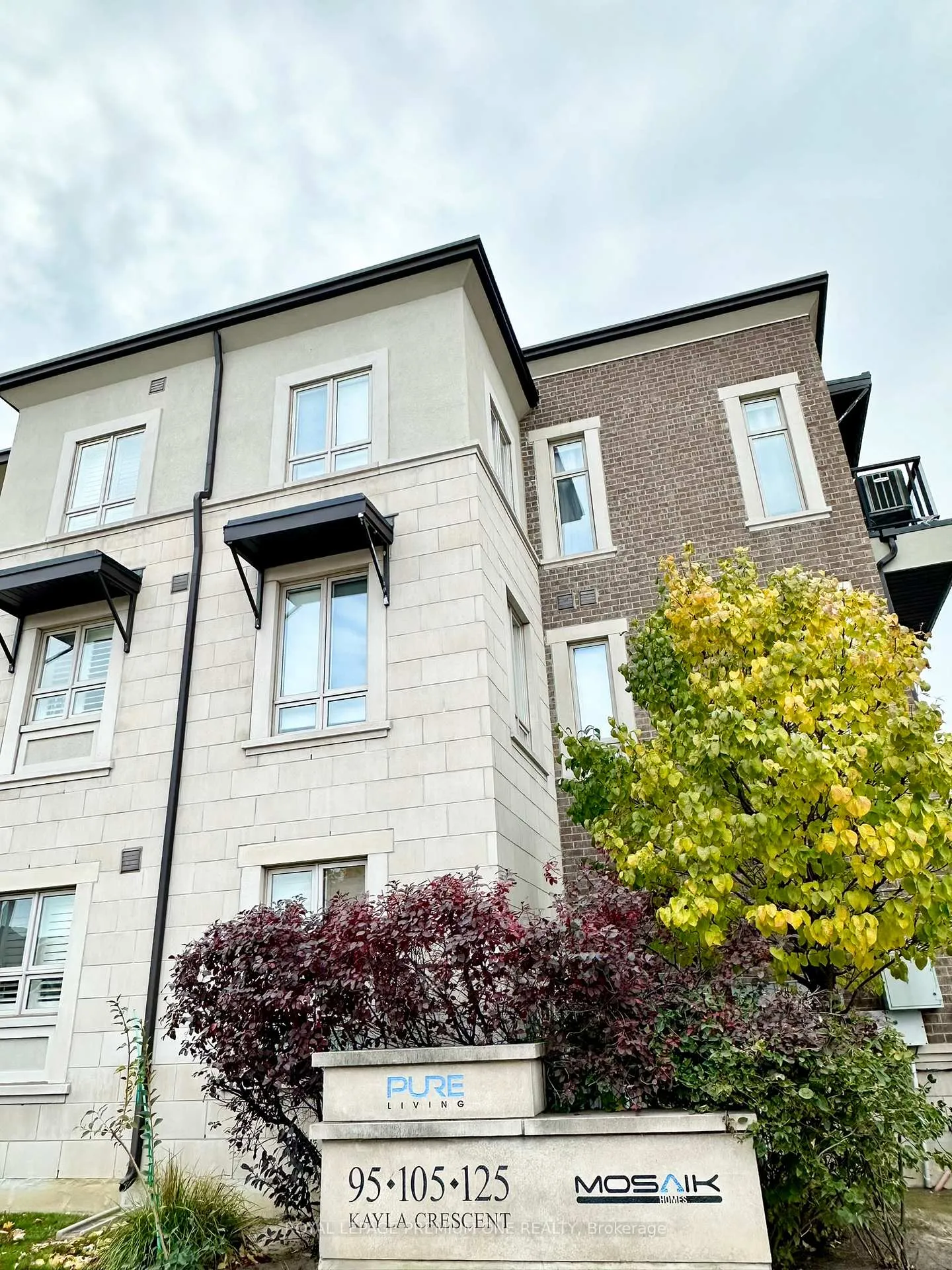 Photo 14 of Unit 12, 95 Kayla Crescent, Vaughan, Maple — HOMEH