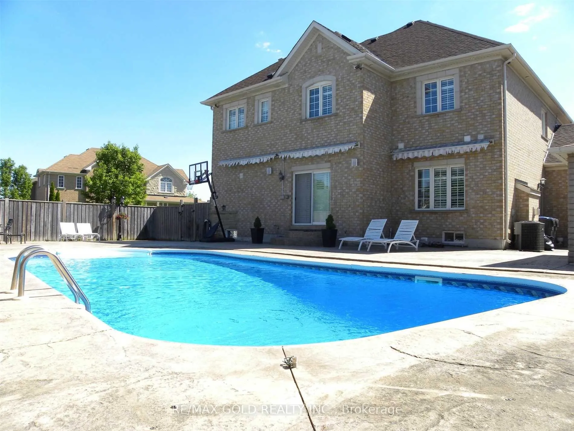 Photo 3 of 2 Calderstone Road, Brampton, Bram East — HOMEH