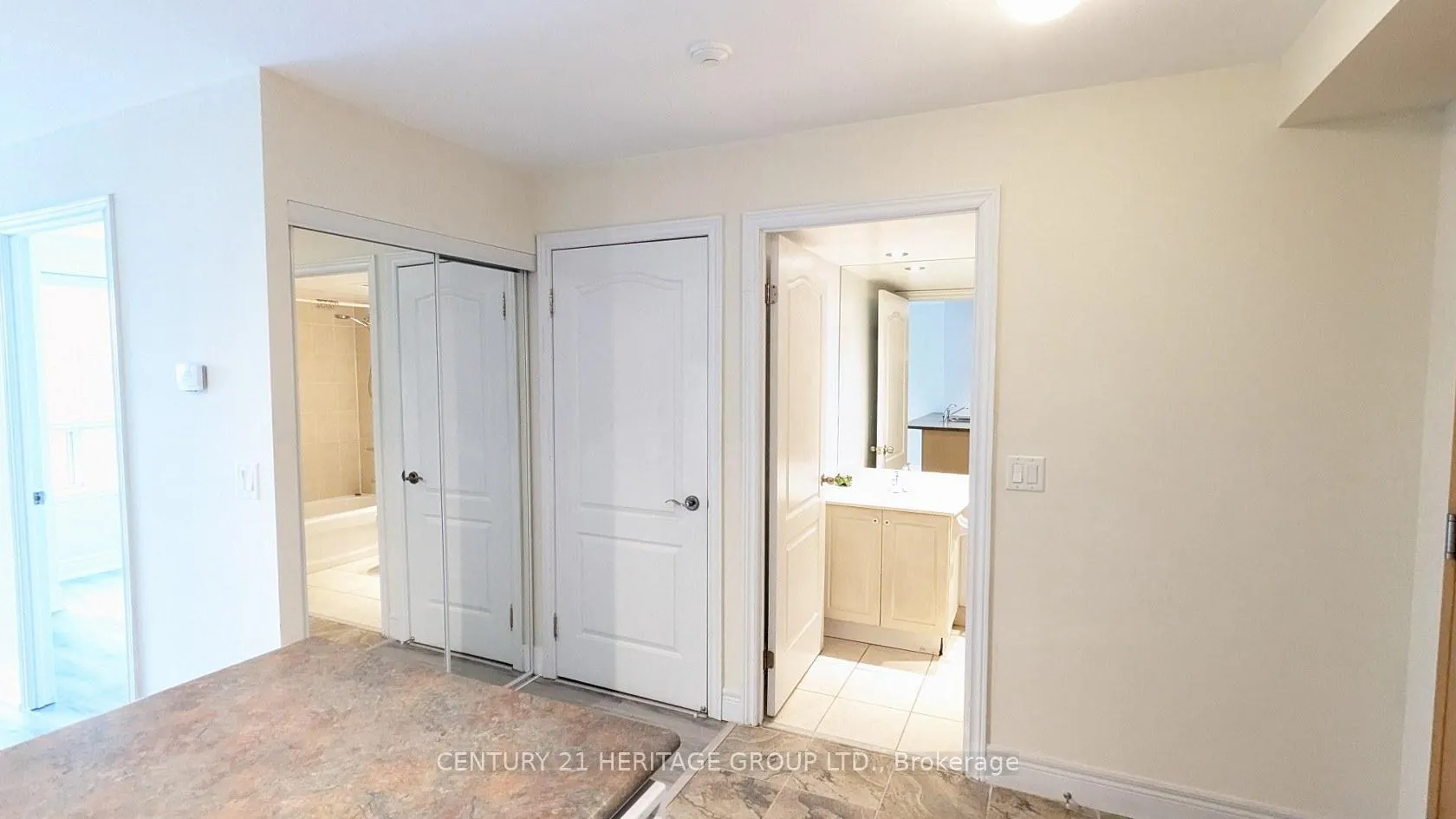Photo 4 of Unit 825, 62 Suncrest Boulevard, Markham, Commerce Valley — HOMEH