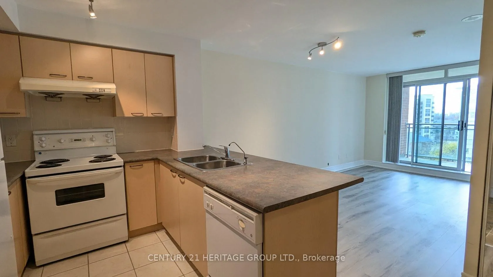 Photo 5 of Unit 825, 62 Suncrest Boulevard, Markham, Commerce Valley — HOMEH