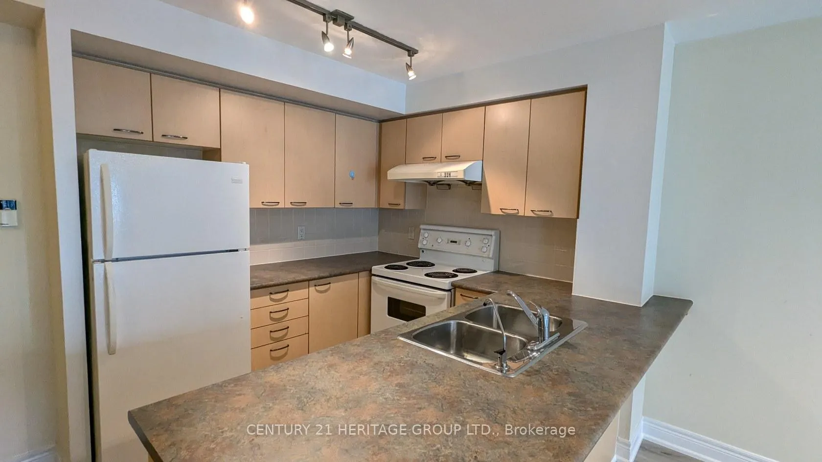 Photo 6 of Unit 825, 62 Suncrest Boulevard, Markham, Commerce Valley — HOMEH